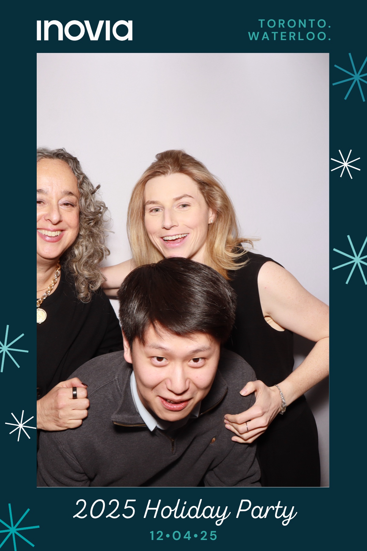 Inovia Holiday Party | View more photos from the event at gallery.myselfiemirror.ca/u/romanmyselfiemirrorca/Inovia-Holiday-Party