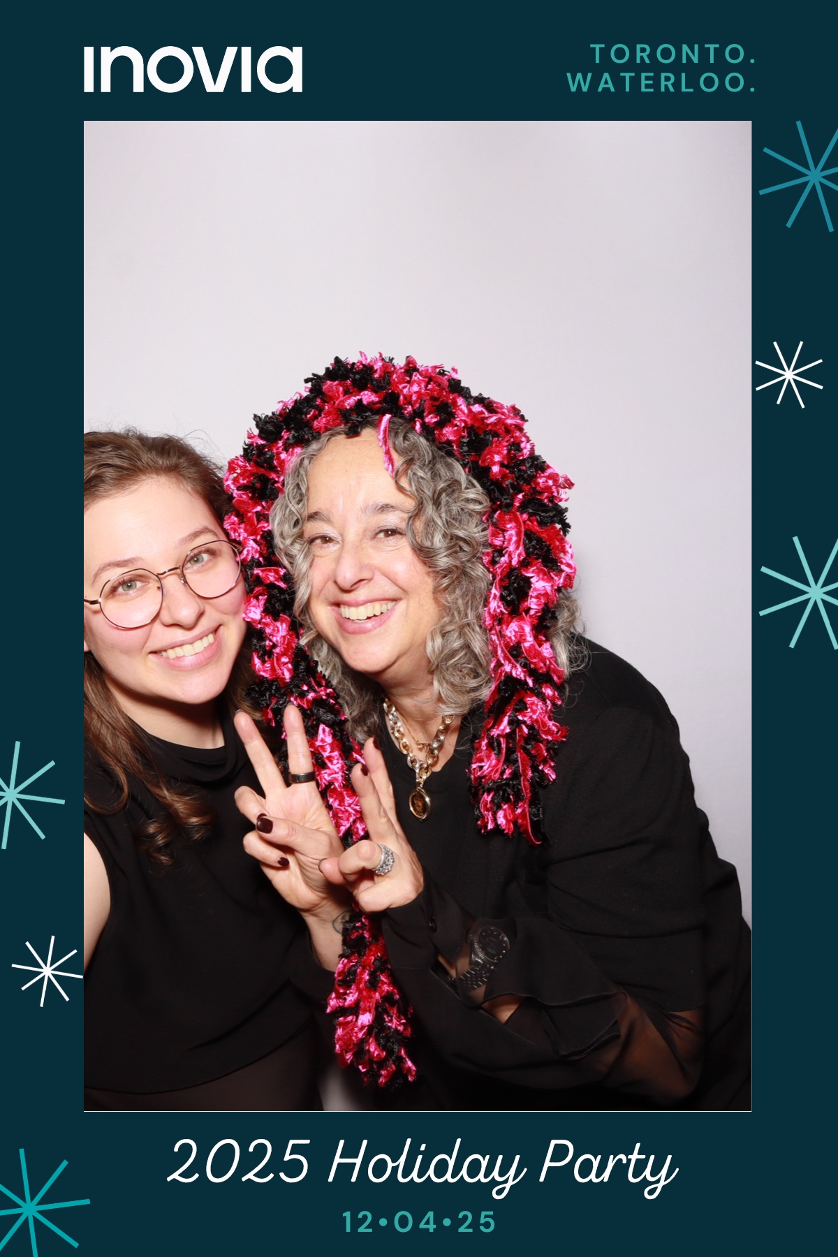 Inovia Holiday Party | View more photos from the event at gallery.myselfiemirror.ca/u/romanmyselfiemirrorca/Inovia-Holiday-Party