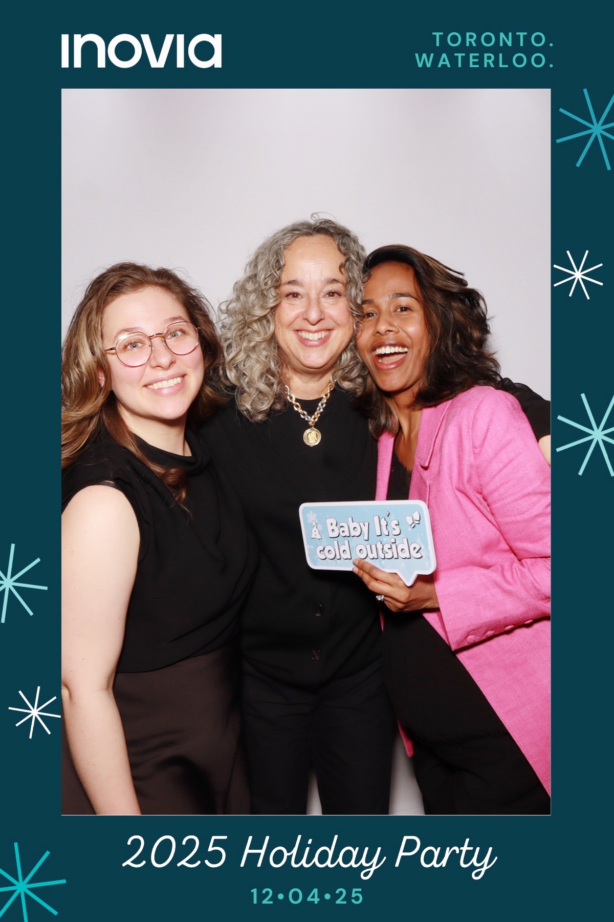 Inovia Holiday Party | View more photos from the event at gallery.myselfiemirror.ca/u/romanmyselfiemirrorca/Inovia-Holiday-Party