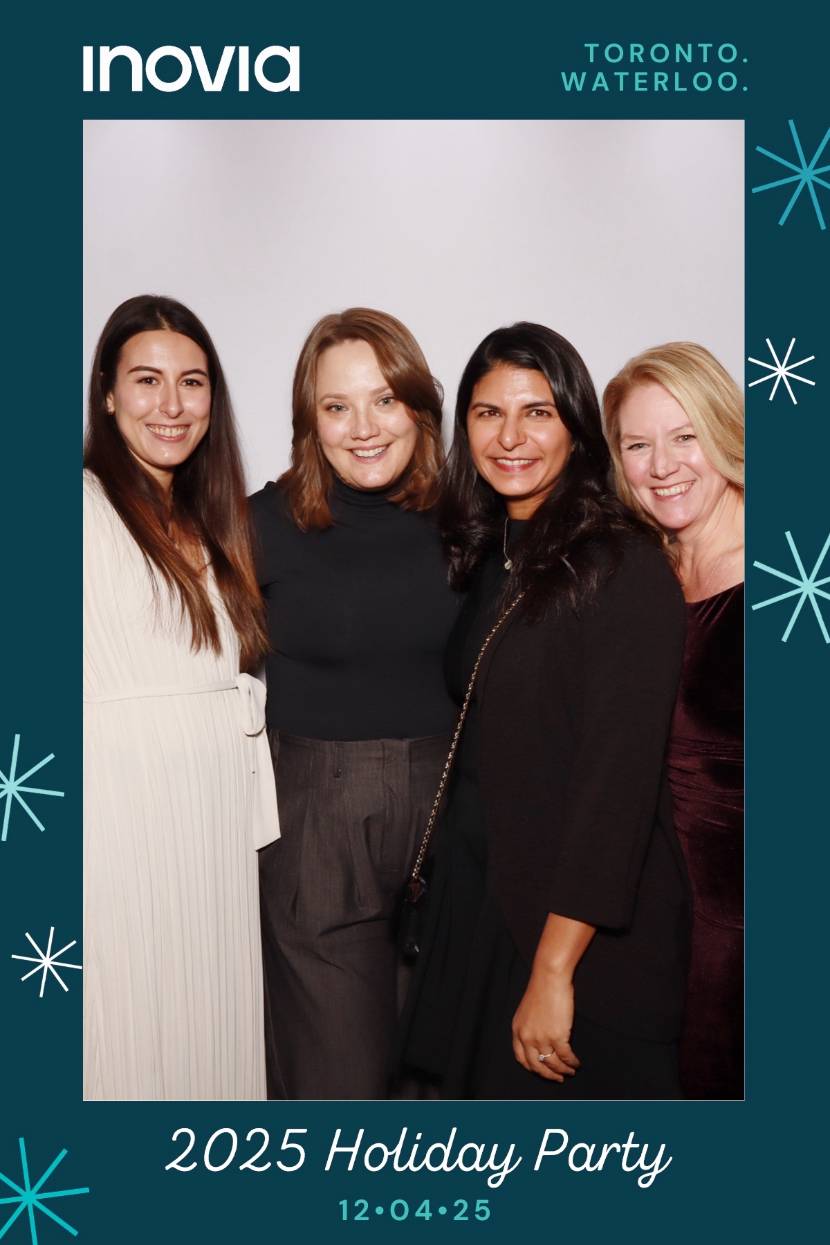 Inovia Holiday Party | View more photos from the event at gallery.myselfiemirror.ca/u/romanmyselfiemirrorca/Inovia-Holiday-Party