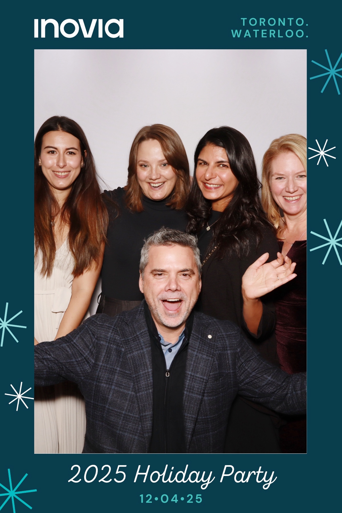 Inovia Holiday Party | View more photos from the event at gallery.myselfiemirror.ca/u/romanmyselfiemirrorca/Inovia-Holiday-Party