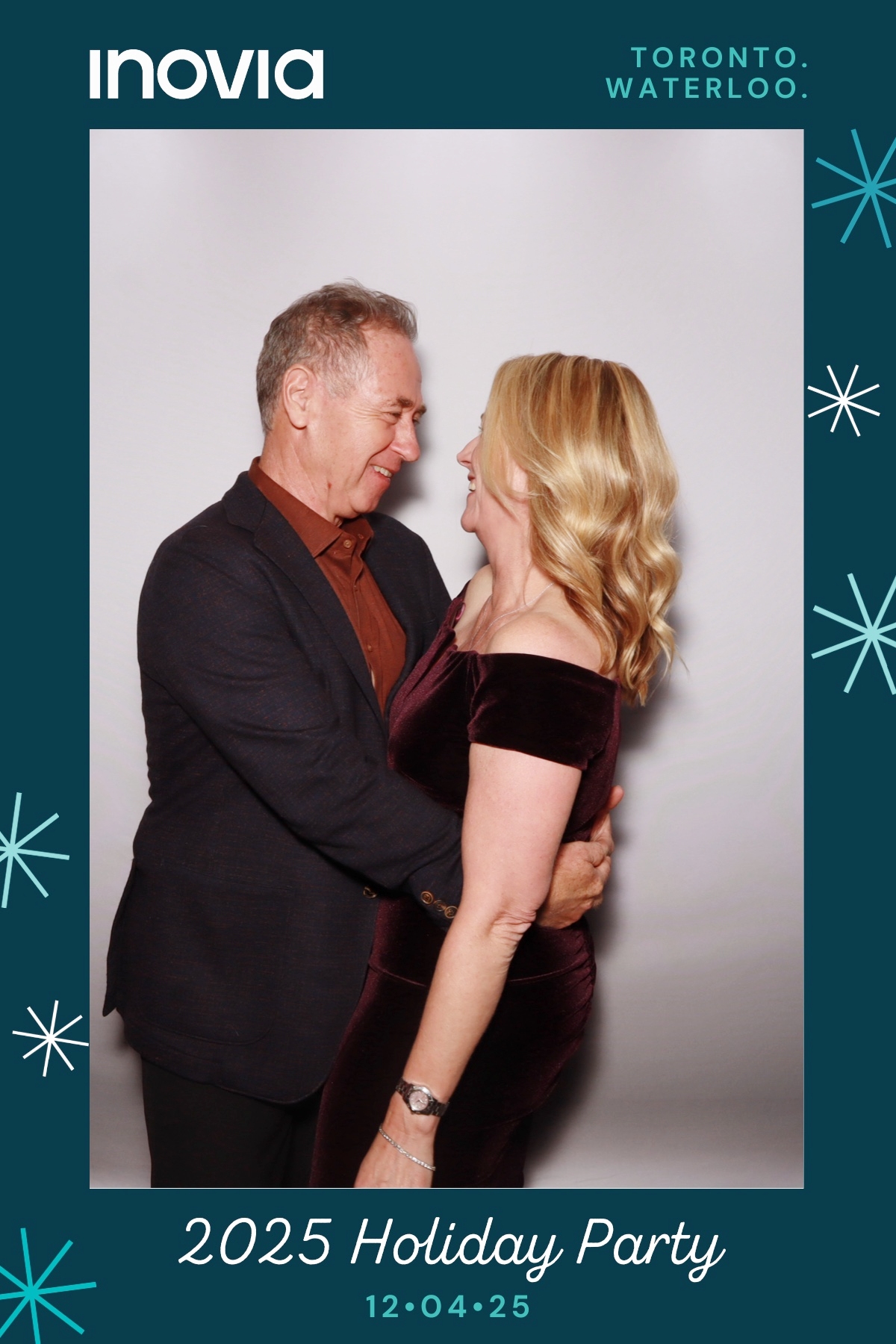 Inovia Holiday Party | View more photos from the event at gallery.myselfiemirror.ca/u/romanmyselfiemirrorca/Inovia-Holiday-Party