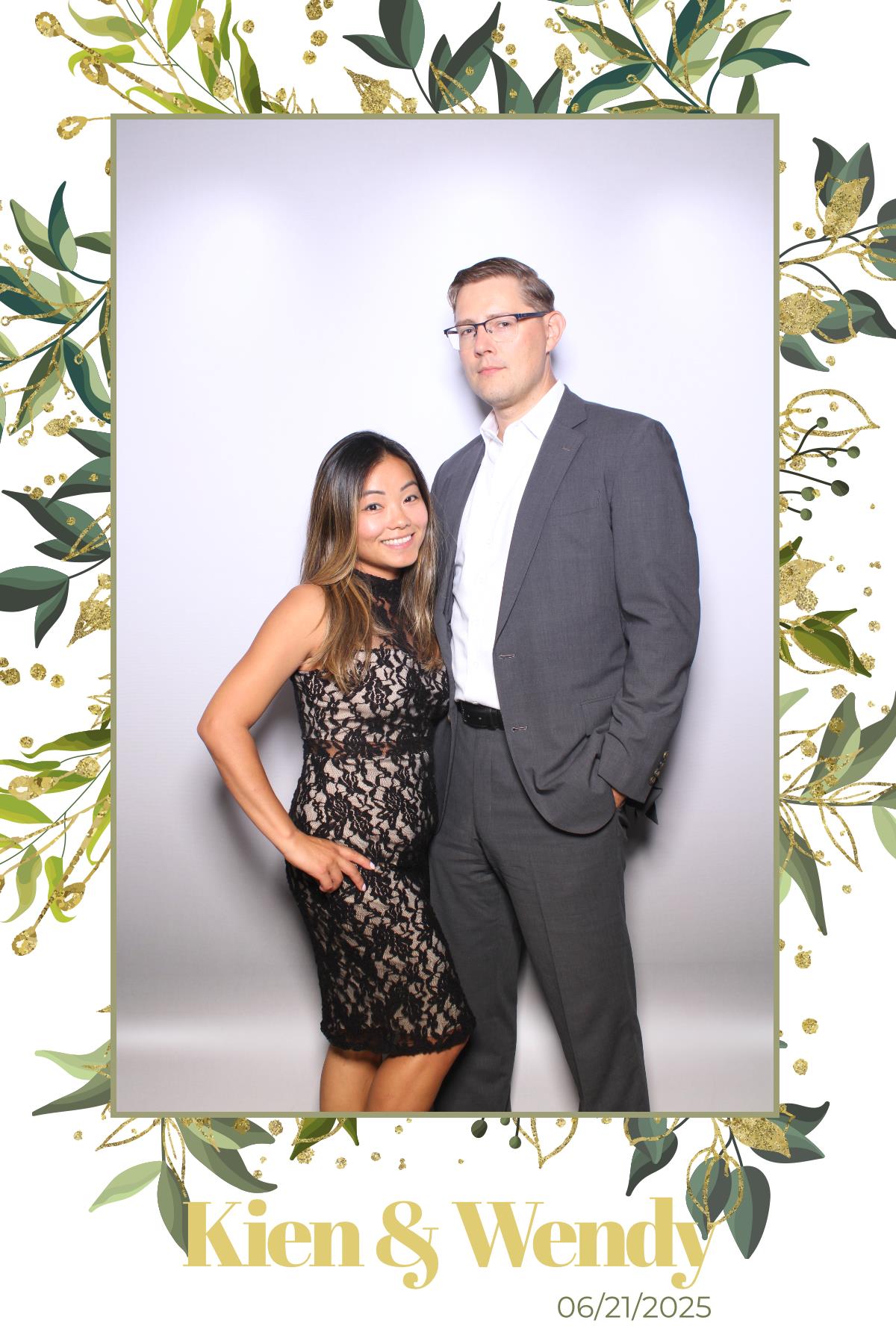 Kien & Wendy  | View more photos from the event at gallery.myselfiemirror.ca/u/romanmyselfiemirrorca/Kien-Wendy