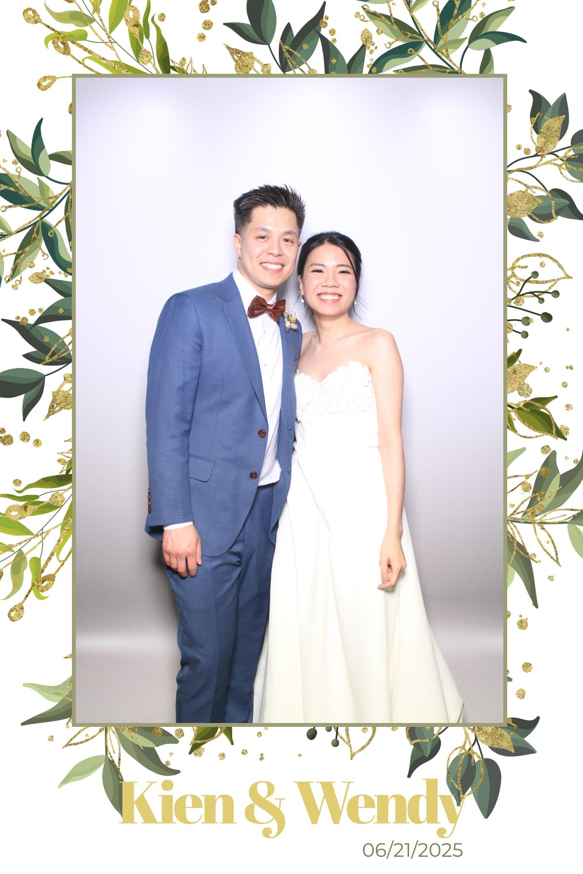 Kien & Wendy  | View more photos from the event at gallery.myselfiemirror.ca/u/romanmyselfiemirrorca/Kien-Wendy