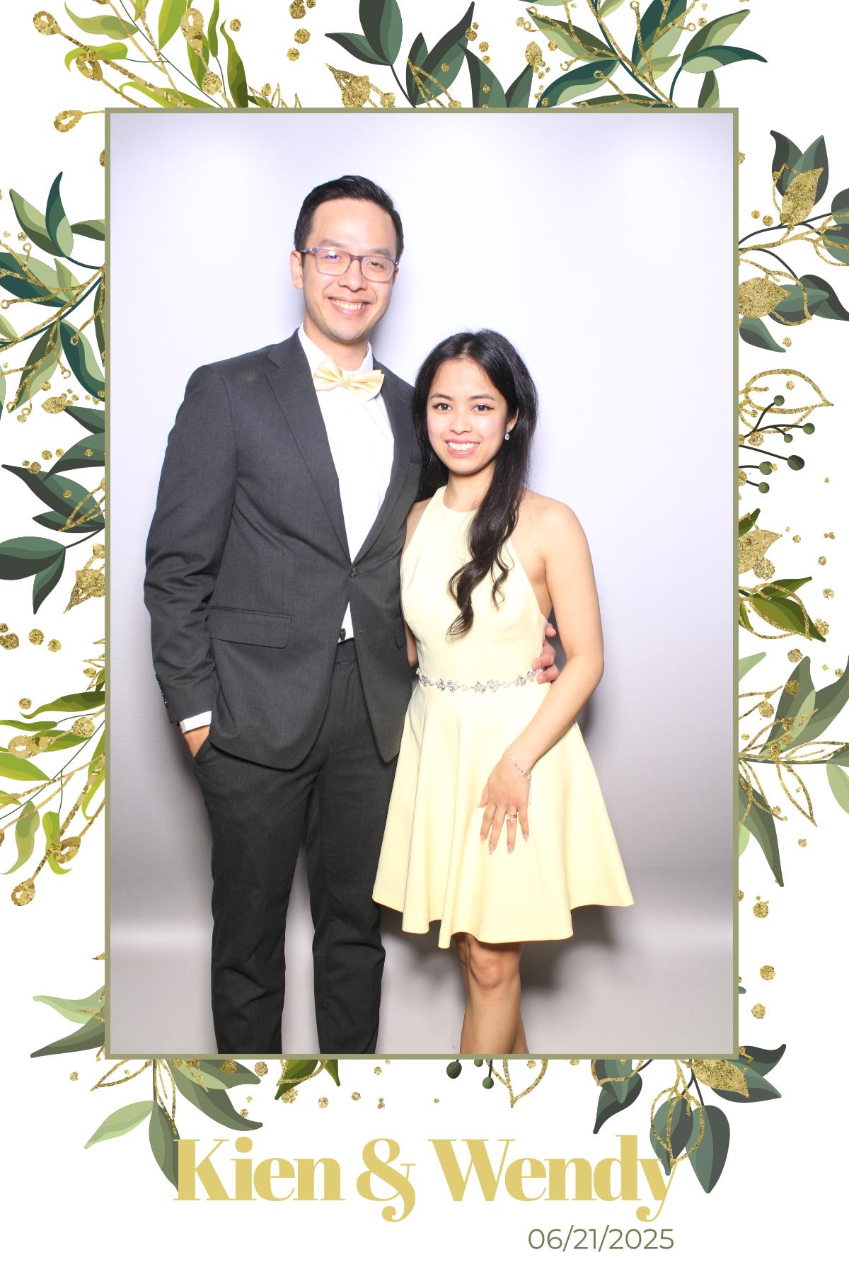 Kien & Wendy  | View more photos from the event at gallery.myselfiemirror.ca/u/romanmyselfiemirrorca/Kien-Wendy