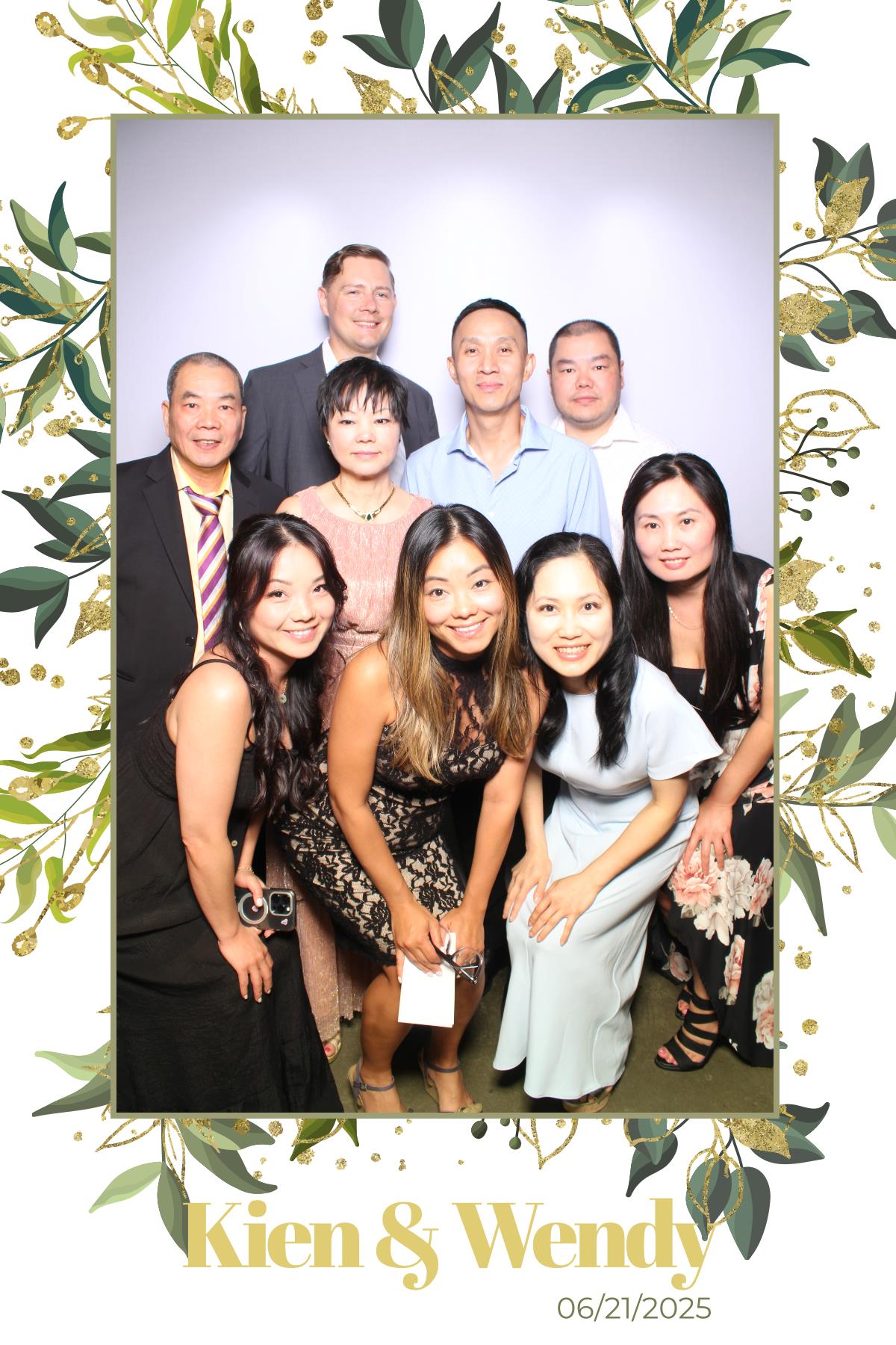 Kien & Wendy  | View more photos from the event at gallery.myselfiemirror.ca/u/romanmyselfiemirrorca/Kien-Wendy