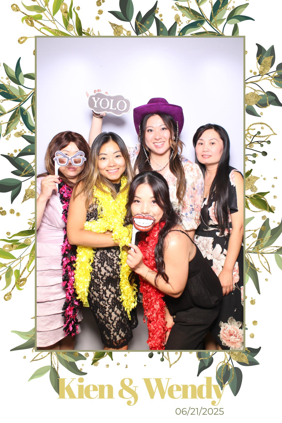 Kien & Wendy  | View more photos from the event at gallery.myselfiemirror.ca/u/romanmyselfiemirrorca/Kien-Wendy