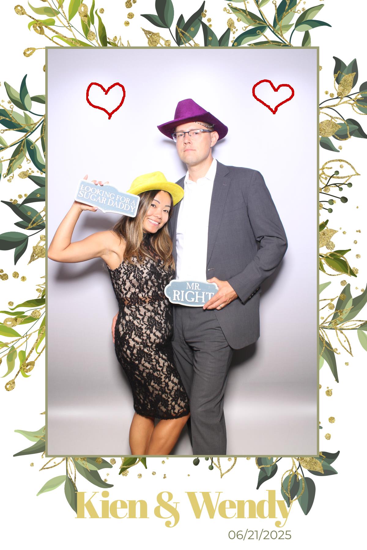 Kien & Wendy  | View more photos from the event at gallery.myselfiemirror.ca/u/romanmyselfiemirrorca/Kien-Wendy