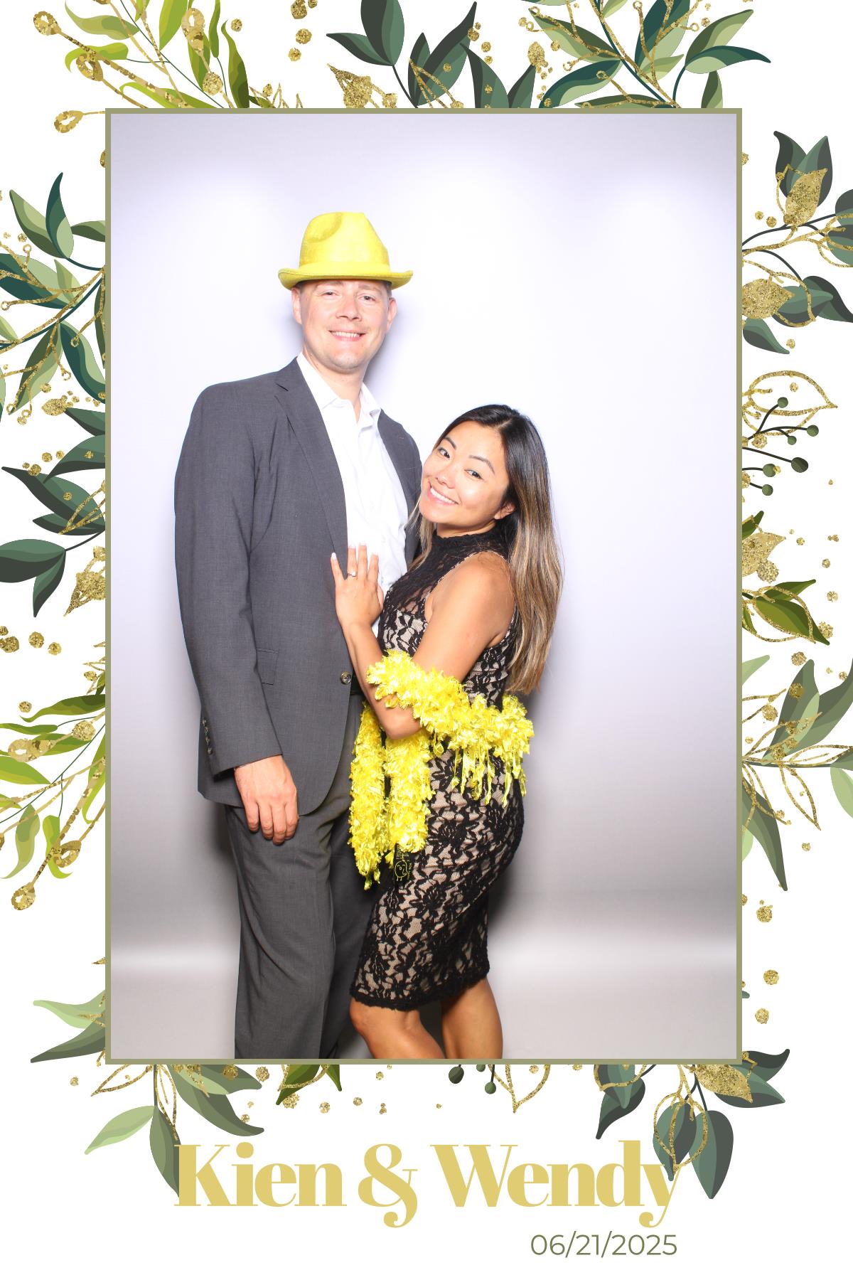 Kien & Wendy  | View more photos from the event at gallery.myselfiemirror.ca/u/romanmyselfiemirrorca/Kien-Wendy
