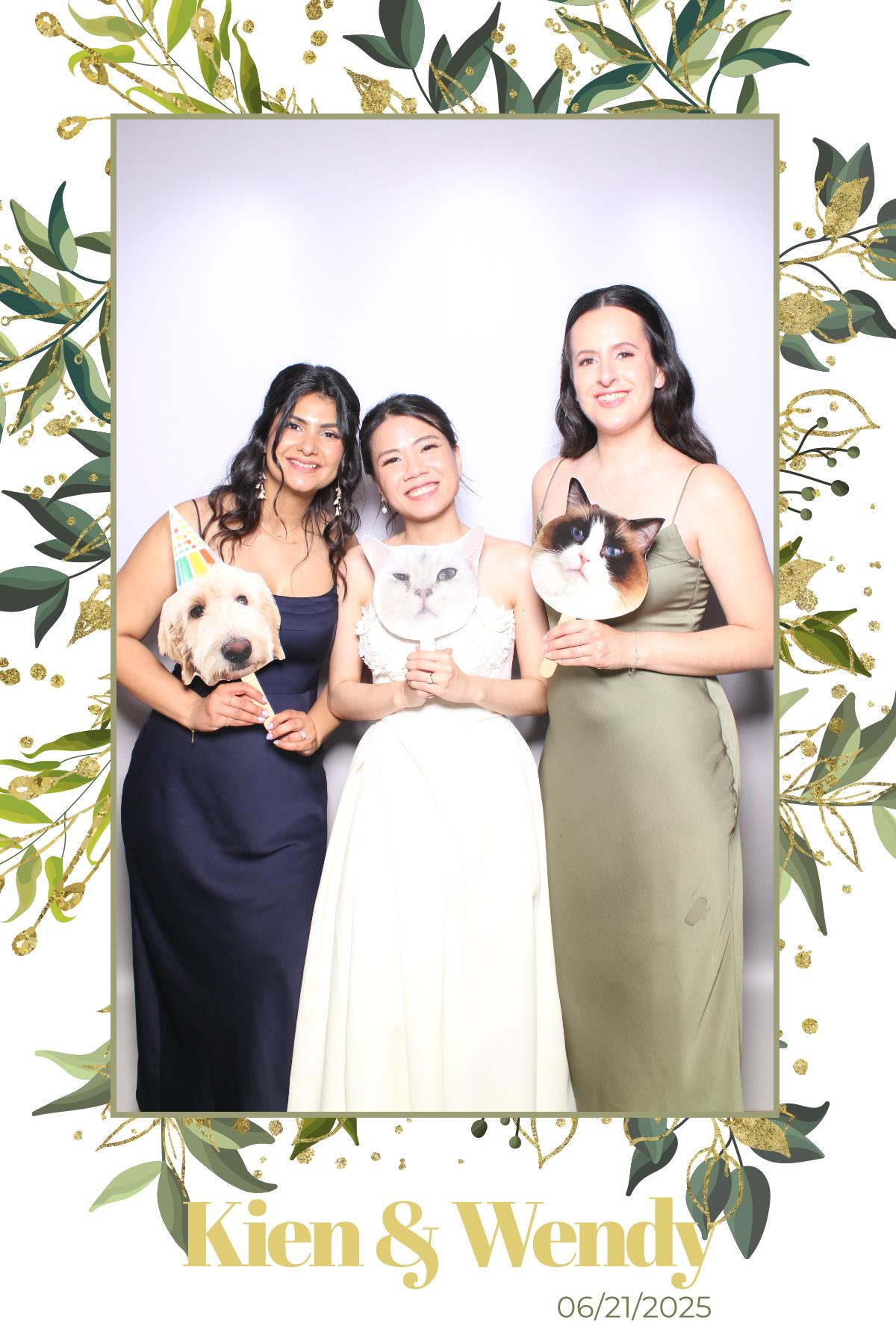 Kien & Wendy  | View more photos from the event at gallery.myselfiemirror.ca/u/romanmyselfiemirrorca/Kien-Wendy