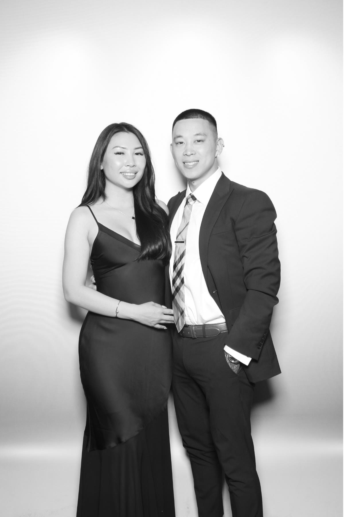 Kien & Wendy  | View more photos from the event at gallery.myselfiemirror.ca/u/romanmyselfiemirrorca/Kien-Wendy