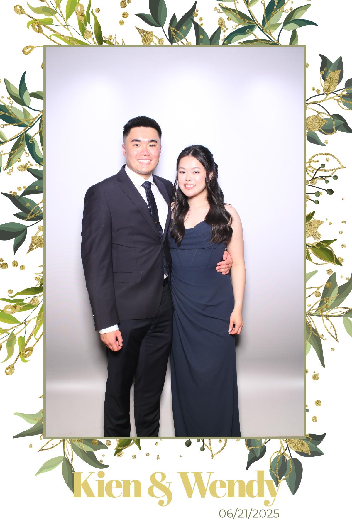 Kien & Wendy  | View more photos from the event at gallery.myselfiemirror.ca/u/romanmyselfiemirrorca/Kien-Wendy