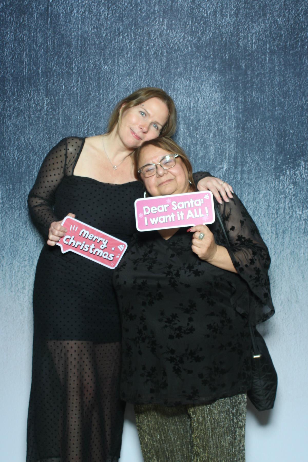 MCAN Holiday Party | View more photos from the event at gallery.myselfiemirror.ca/u/romanmyselfiemirrorca/MCAN-Holiday-Party