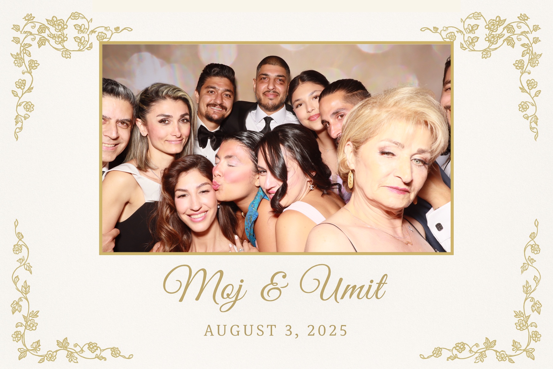 Moj & Umit  | View more photos from the event at gallery.myselfiemirror.ca/u/romanmyselfiemirrorca/Moj-Umit