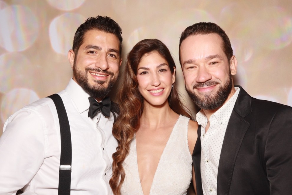 Moj & Umit  | View more photos from the event at gallery.myselfiemirror.ca/u/romanmyselfiemirrorca/Moj-Umit