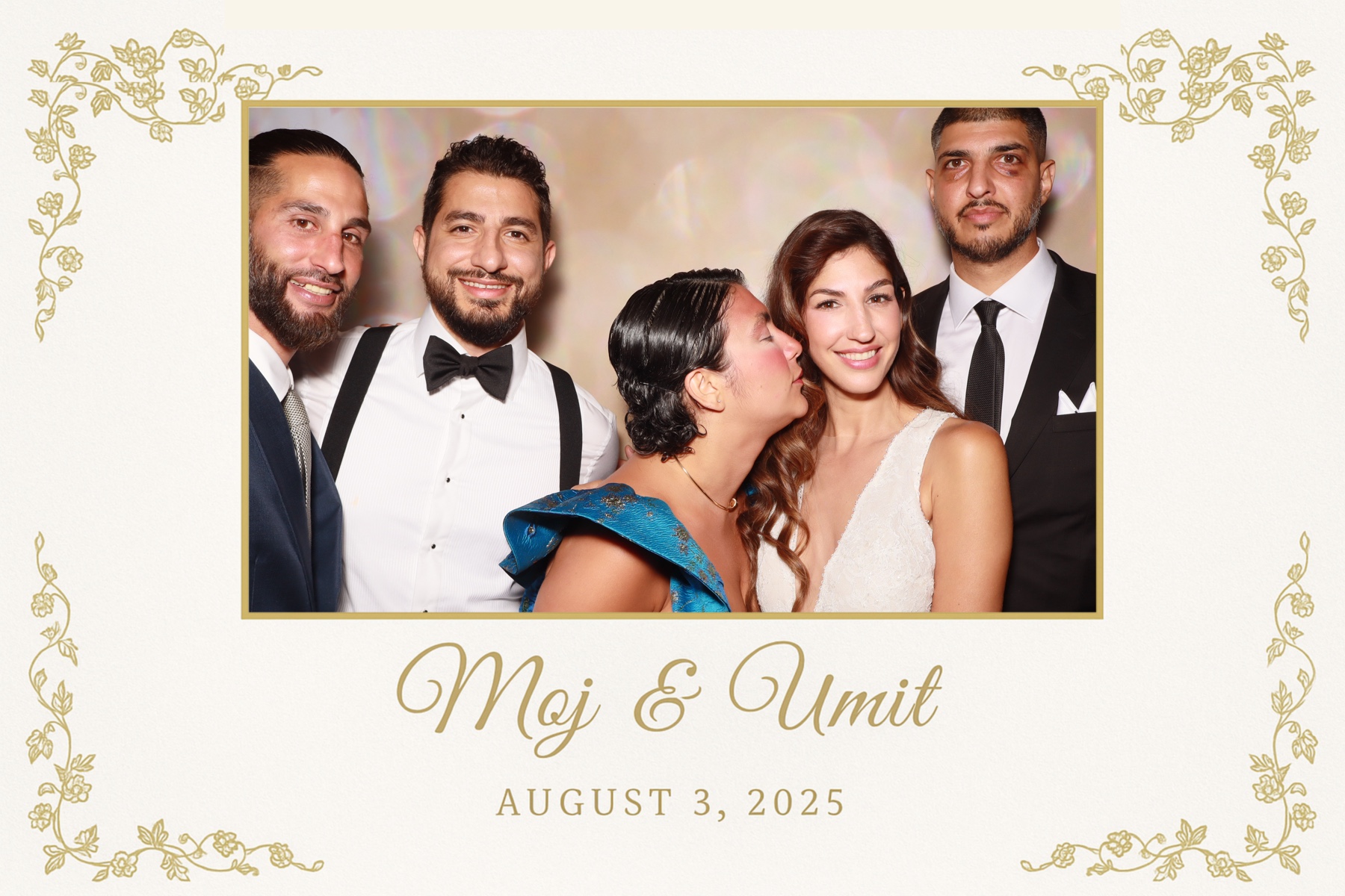 Moj & Umit  | View more photos from the event at gallery.myselfiemirror.ca/u/romanmyselfiemirrorca/Moj-Umit