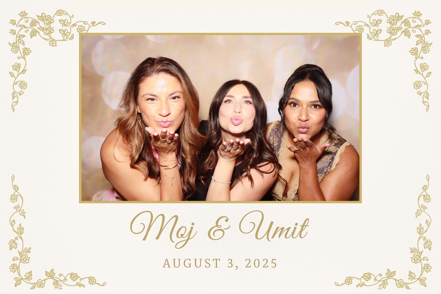 Moj & Umit  | View more photos from the event at gallery.myselfiemirror.ca/u/romanmyselfiemirrorca/Moj-Umit