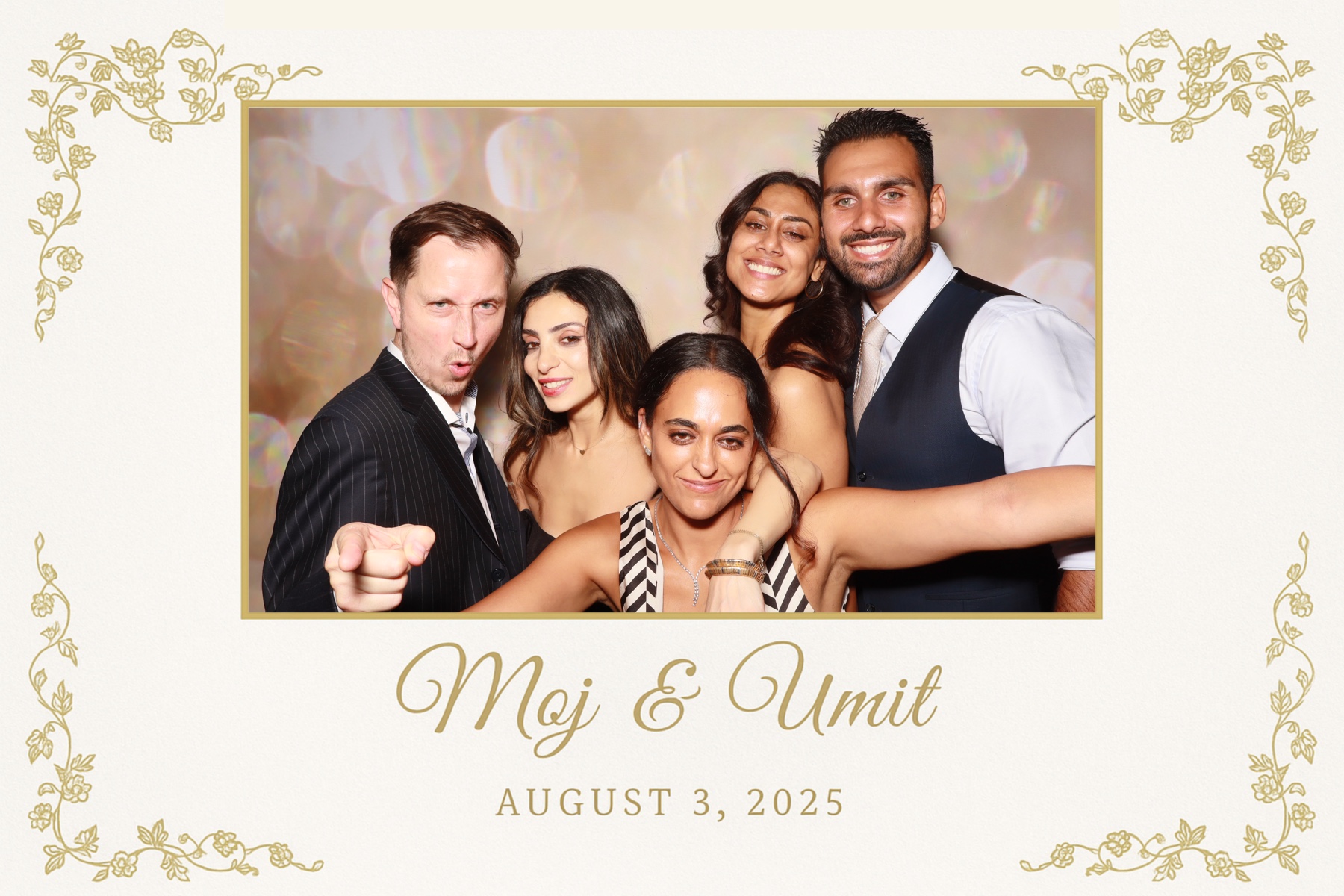 Moj & Umit  | View more photos from the event at gallery.myselfiemirror.ca/u/romanmyselfiemirrorca/Moj-Umit