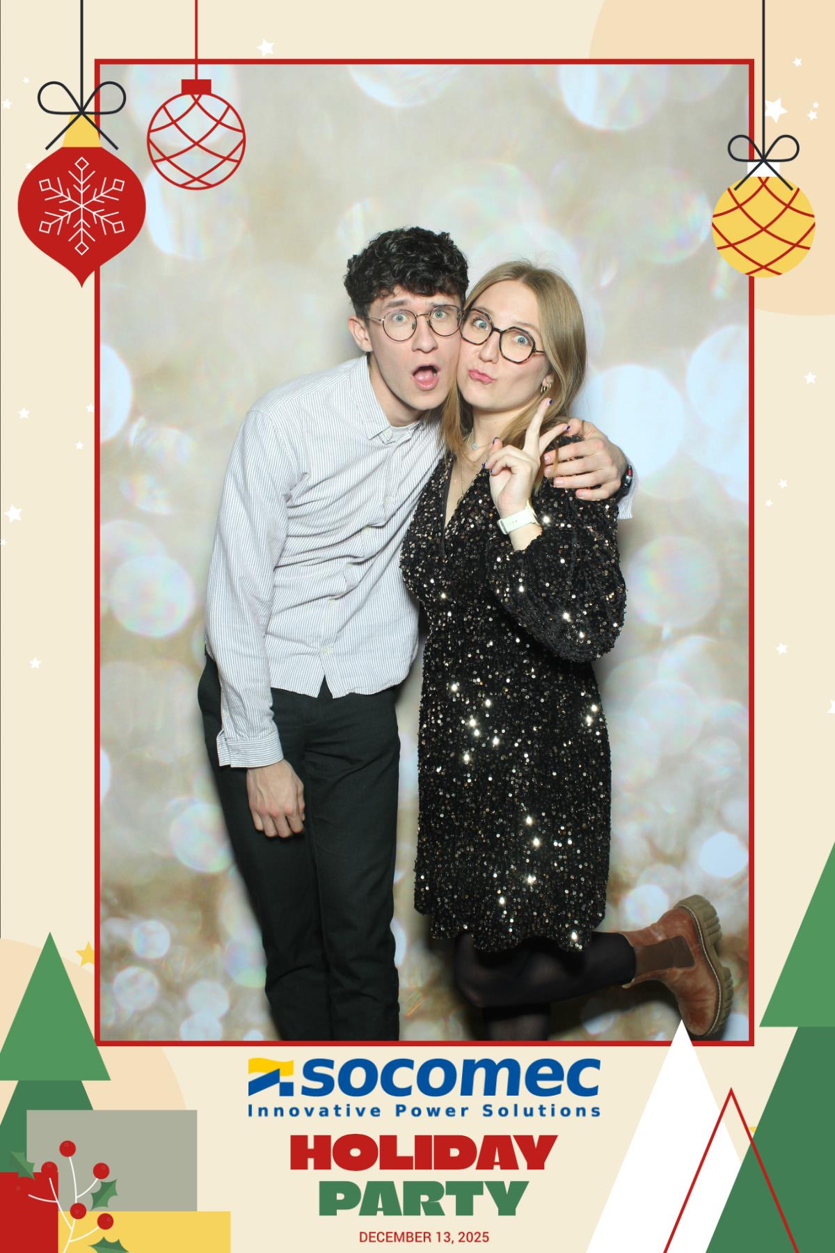 Powersmiths Holiday Party | View more photos from the event at gallery.myselfiemirror.ca/u/romanmyselfiemirrorca/Powersmiths-Holiday-Party-0