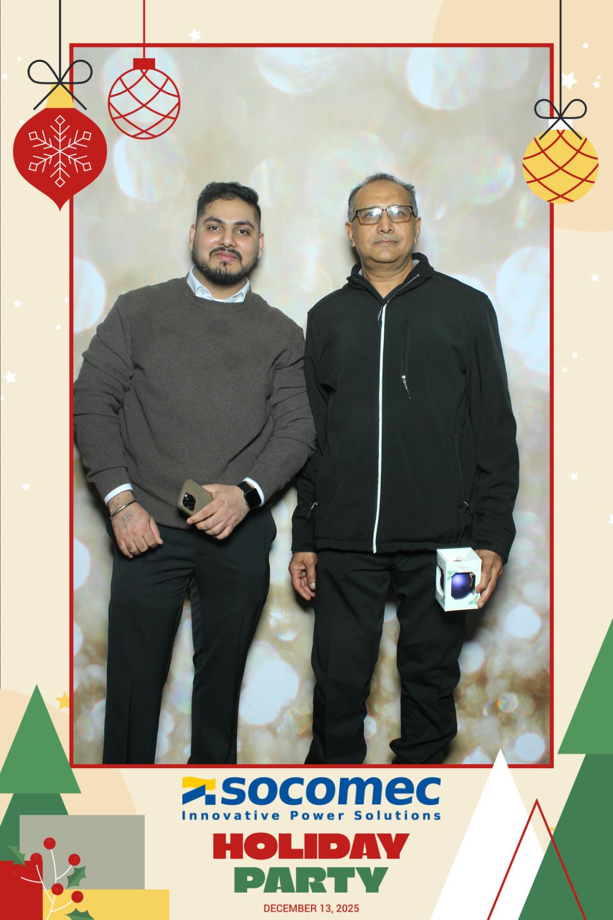 Powersmiths Holiday Party | View more photos from the event at gallery.myselfiemirror.ca/u/romanmyselfiemirrorca/Powersmiths-Holiday-Party-0