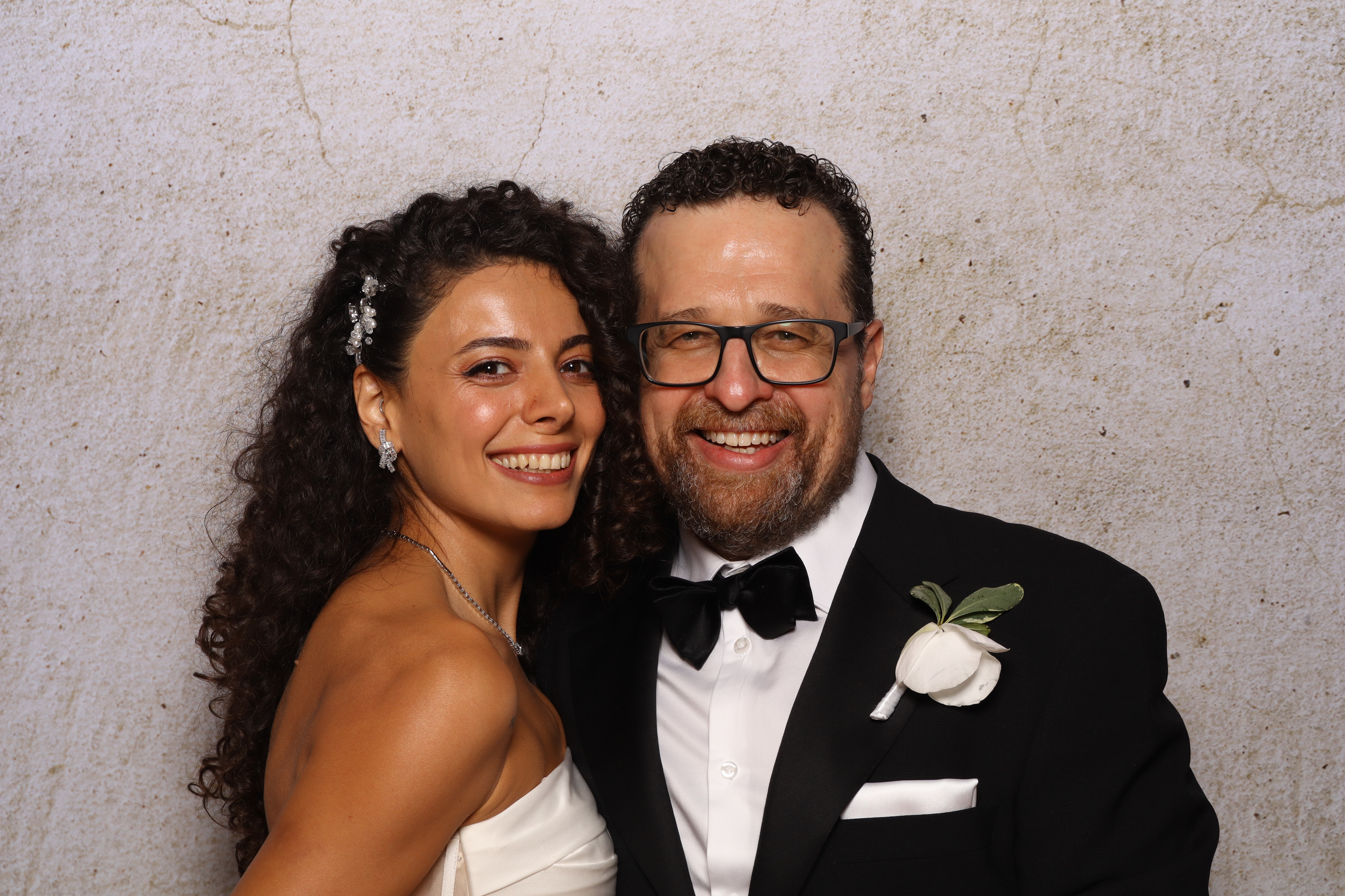 Leah & Simon  | View more photos from the event at gallery.myselfiemirror.ca/u/romanmyselfiemirrorca/Leah-Simon