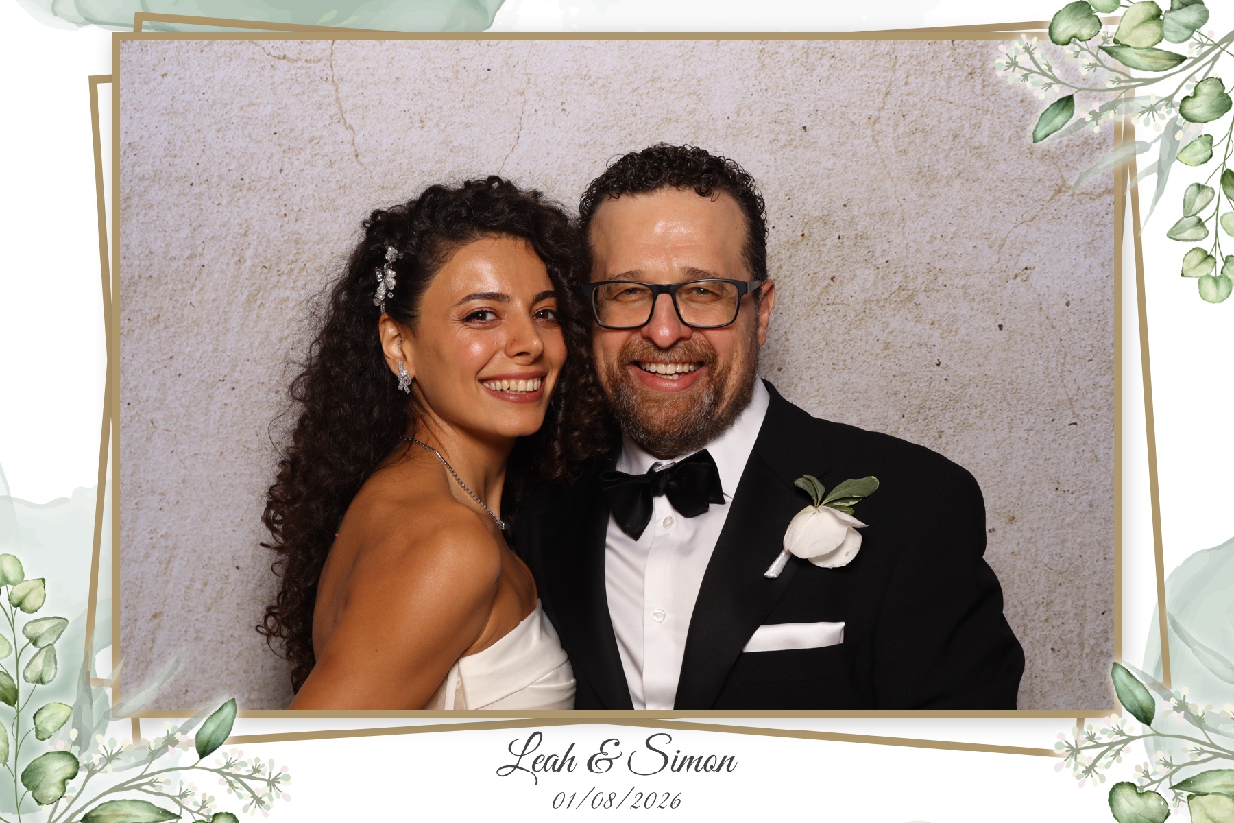 Leah & Simon  | View more photos from the event at gallery.myselfiemirror.ca/u/romanmyselfiemirrorca/Leah-Simon