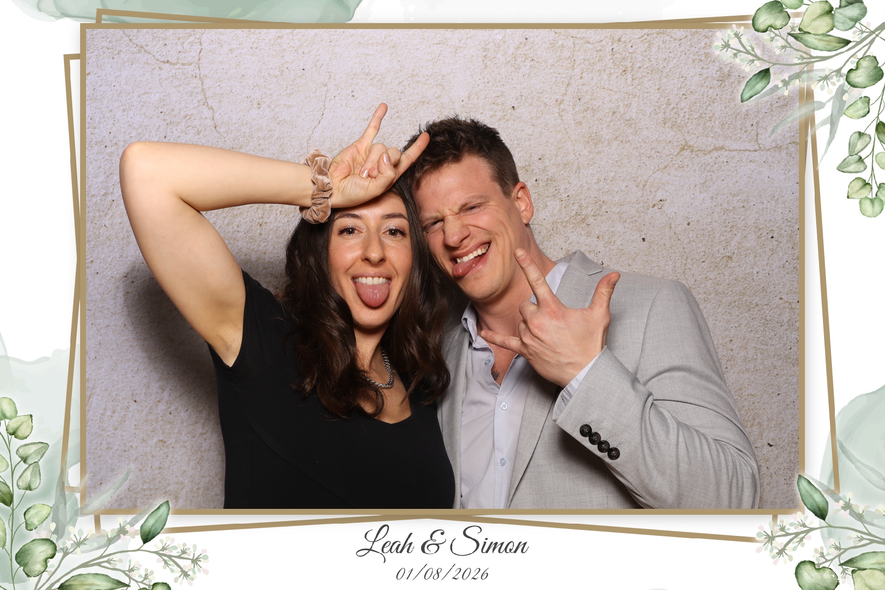 Leah & Simon  | View more photos from the event at gallery.myselfiemirror.ca/u/romanmyselfiemirrorca/Leah-Simon