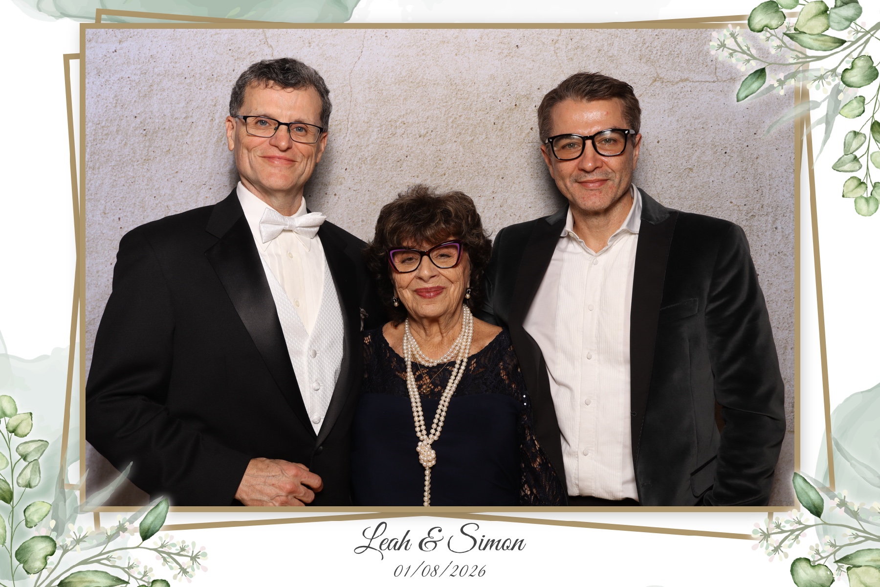 Leah & Simon  | View more photos from the event at gallery.myselfiemirror.ca/u/romanmyselfiemirrorca/Leah-Simon