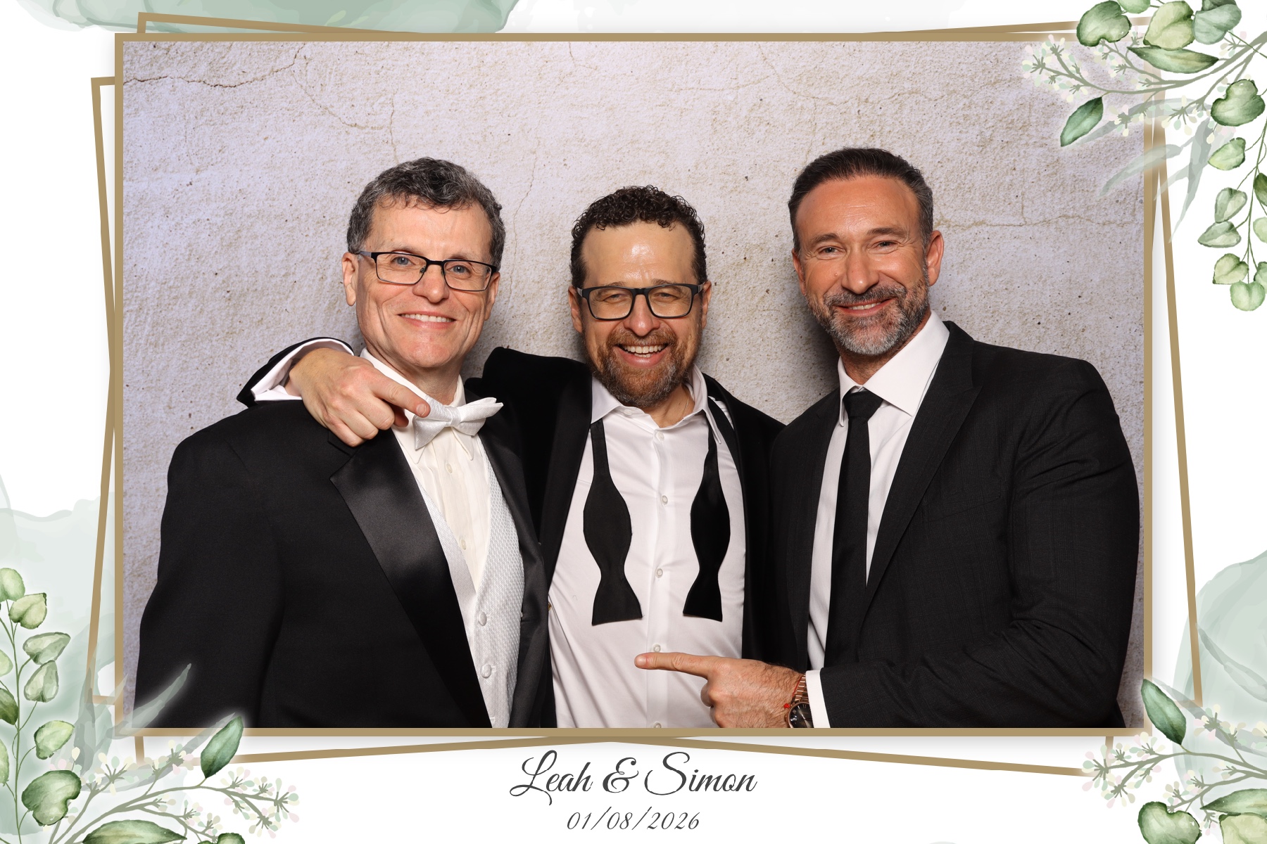 Leah & Simon  | View more photos from the event at gallery.myselfiemirror.ca/u/romanmyselfiemirrorca/Leah-Simon