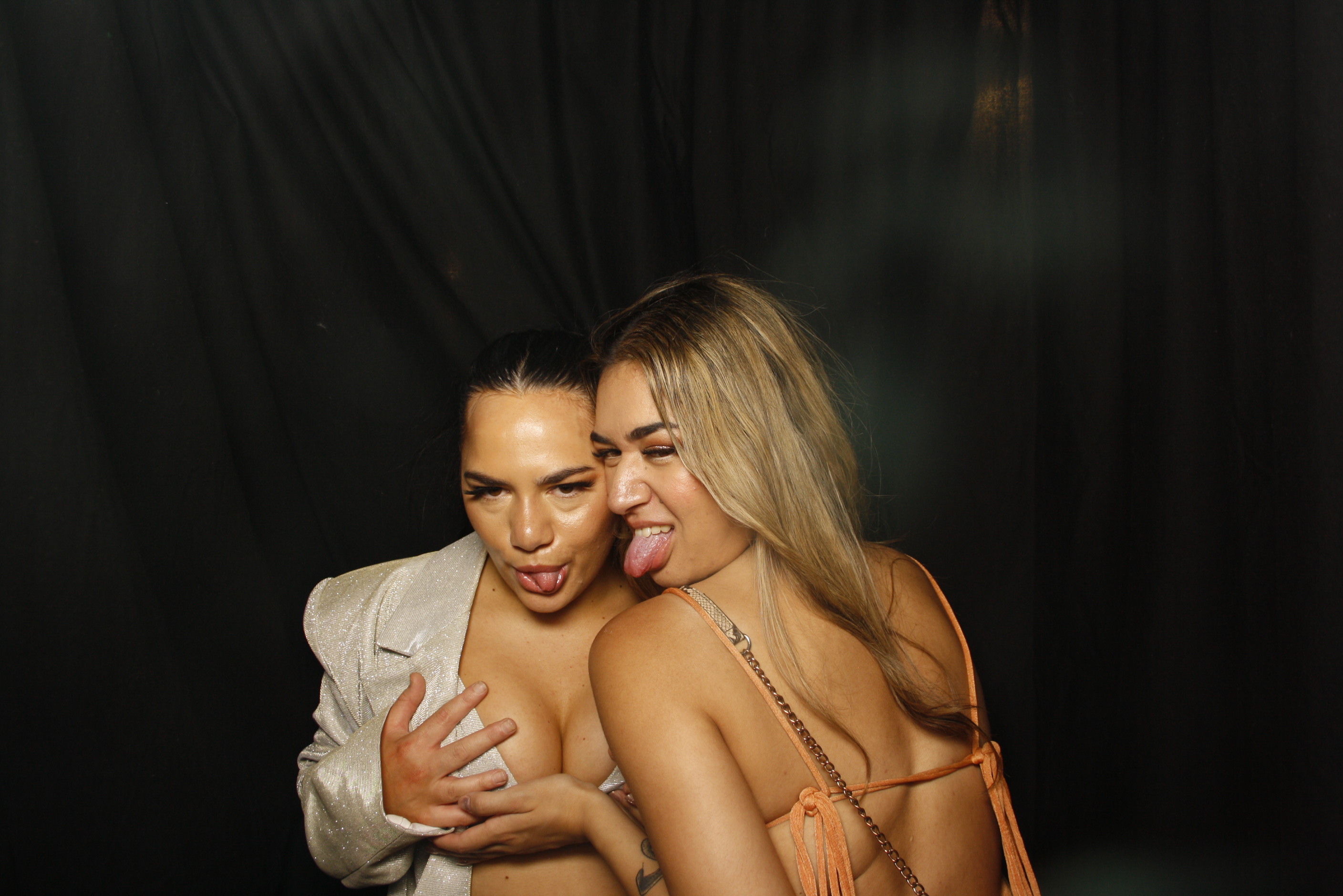 A Christmas (21st) Party 2022 | View more photos from the event at wgtngallery.classicphotobooths.co.nz/u/wgtncpbgallery/A-Christmas-21st-Party-2022