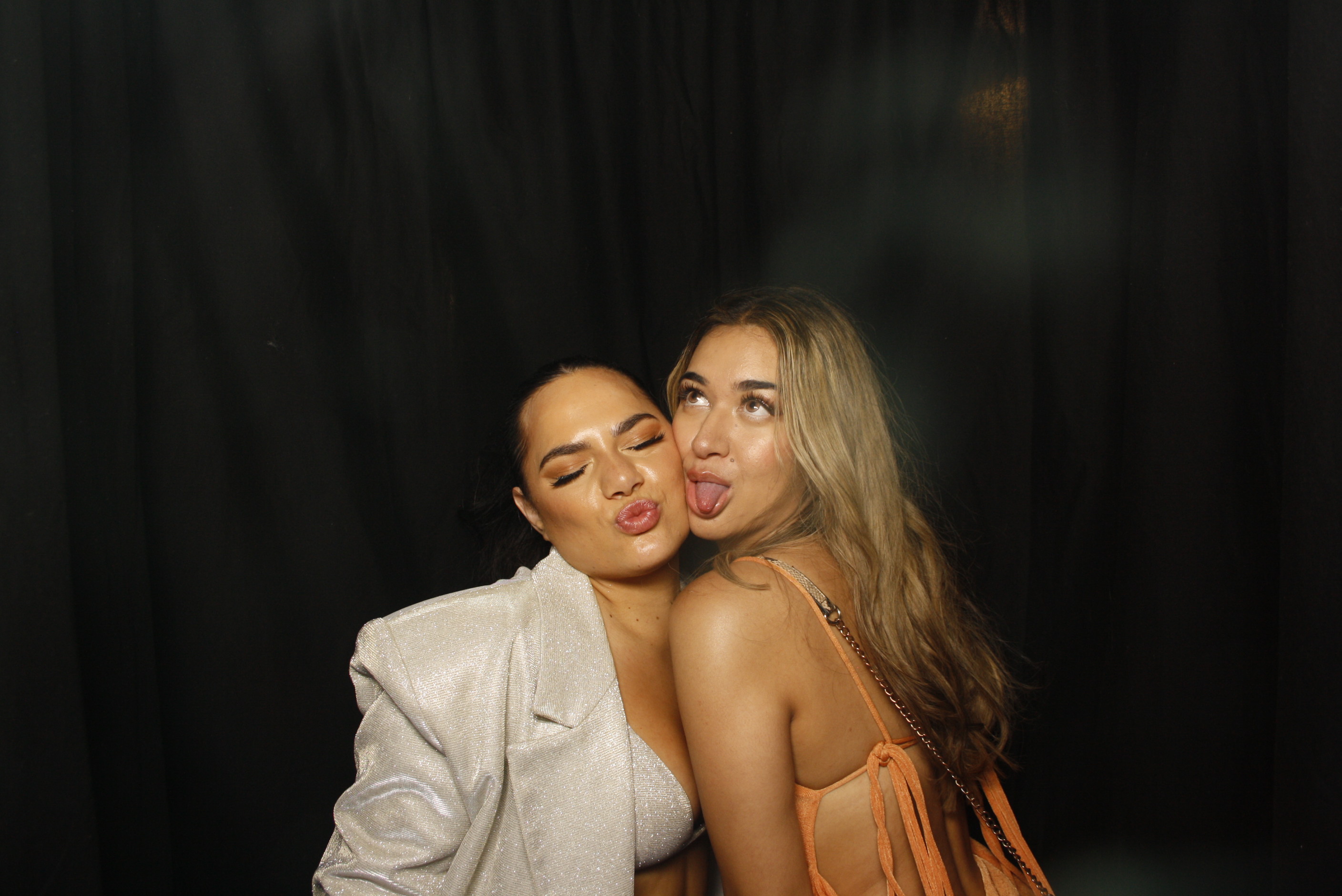 A Christmas (21st) Party 2022 | View more photos from the event at wgtngallery.classicphotobooths.co.nz/u/wgtncpbgallery/A-Christmas-21st-Party-2022