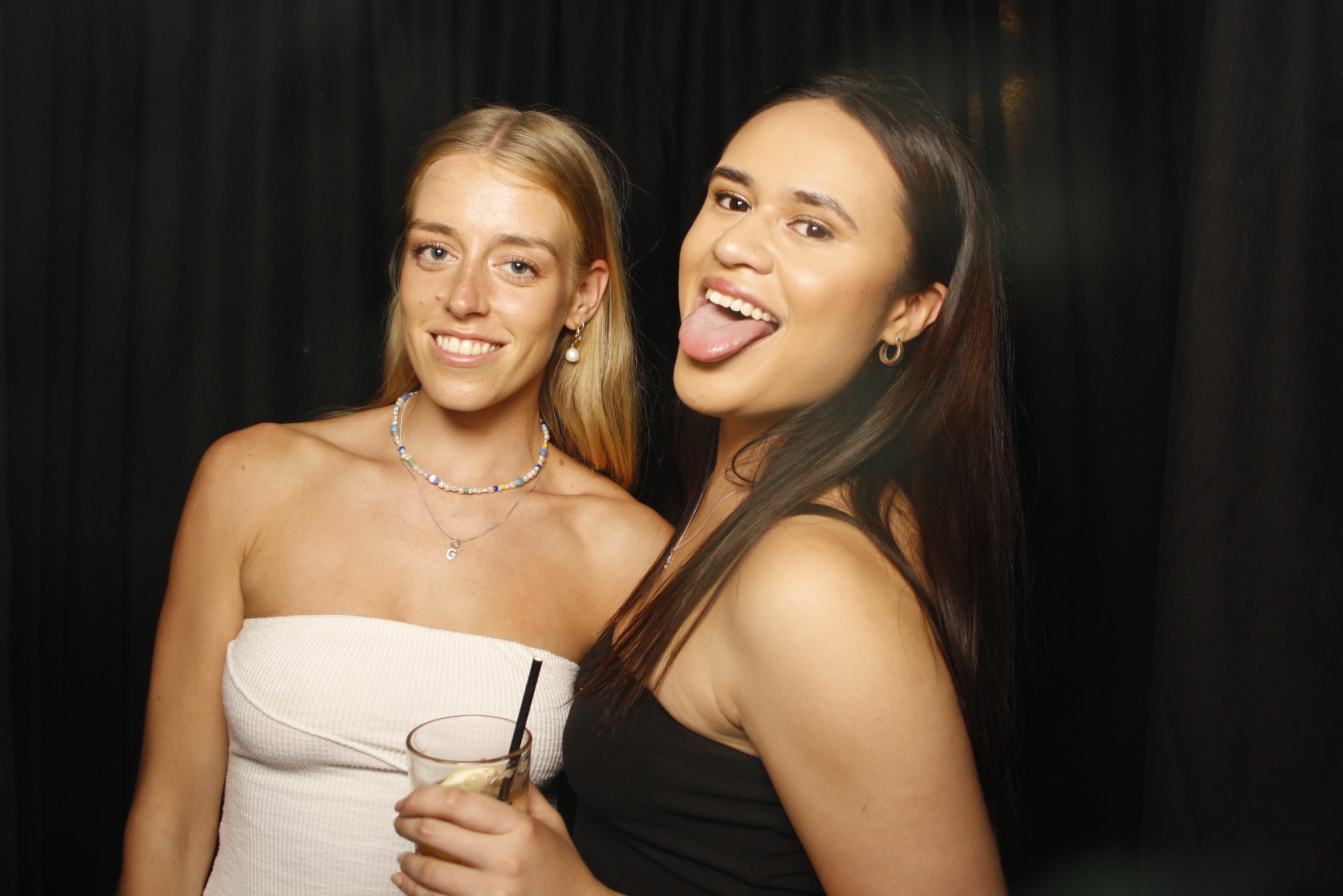 A Christmas (21st) Party 2022 | View more photos from the event at wgtngallery.classicphotobooths.co.nz/u/wgtncpbgallery/A-Christmas-21st-Party-2022