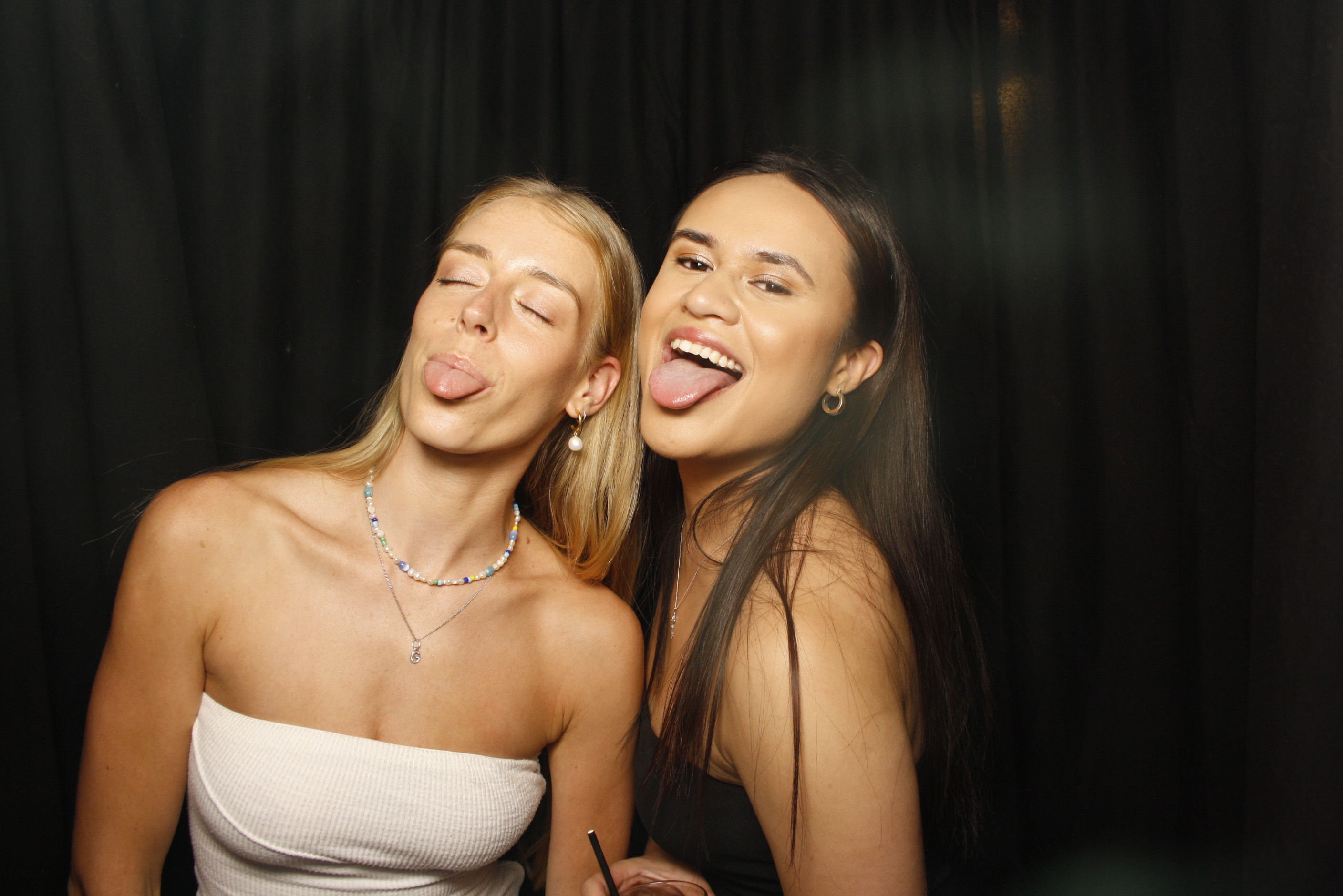 A Christmas (21st) Party 2022 | View more photos from the event at wgtngallery.classicphotobooths.co.nz/u/wgtncpbgallery/A-Christmas-21st-Party-2022