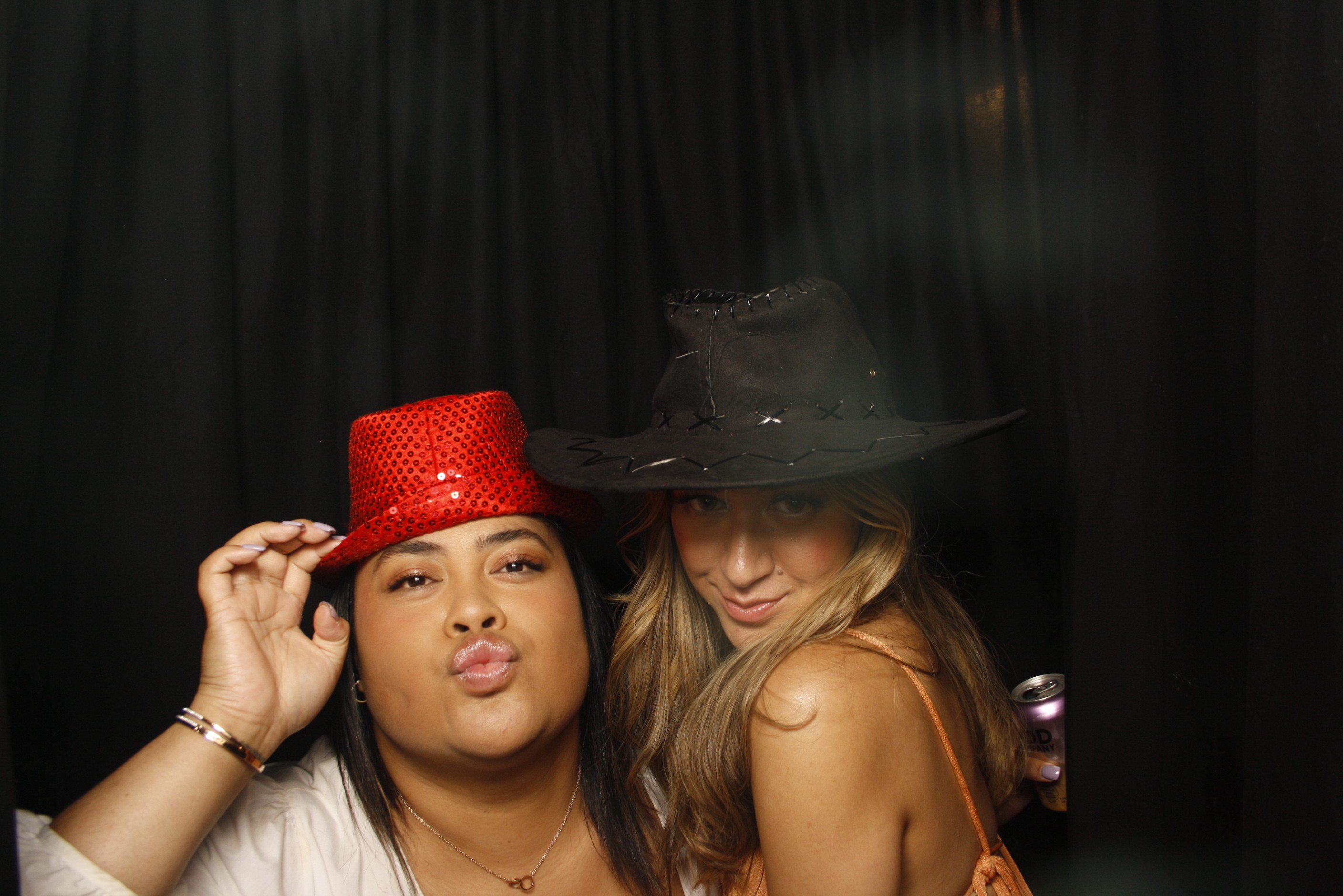 A Christmas (21st) Party 2022 | View more photos from the event at wgtngallery.classicphotobooths.co.nz/u/wgtncpbgallery/A-Christmas-21st-Party-2022