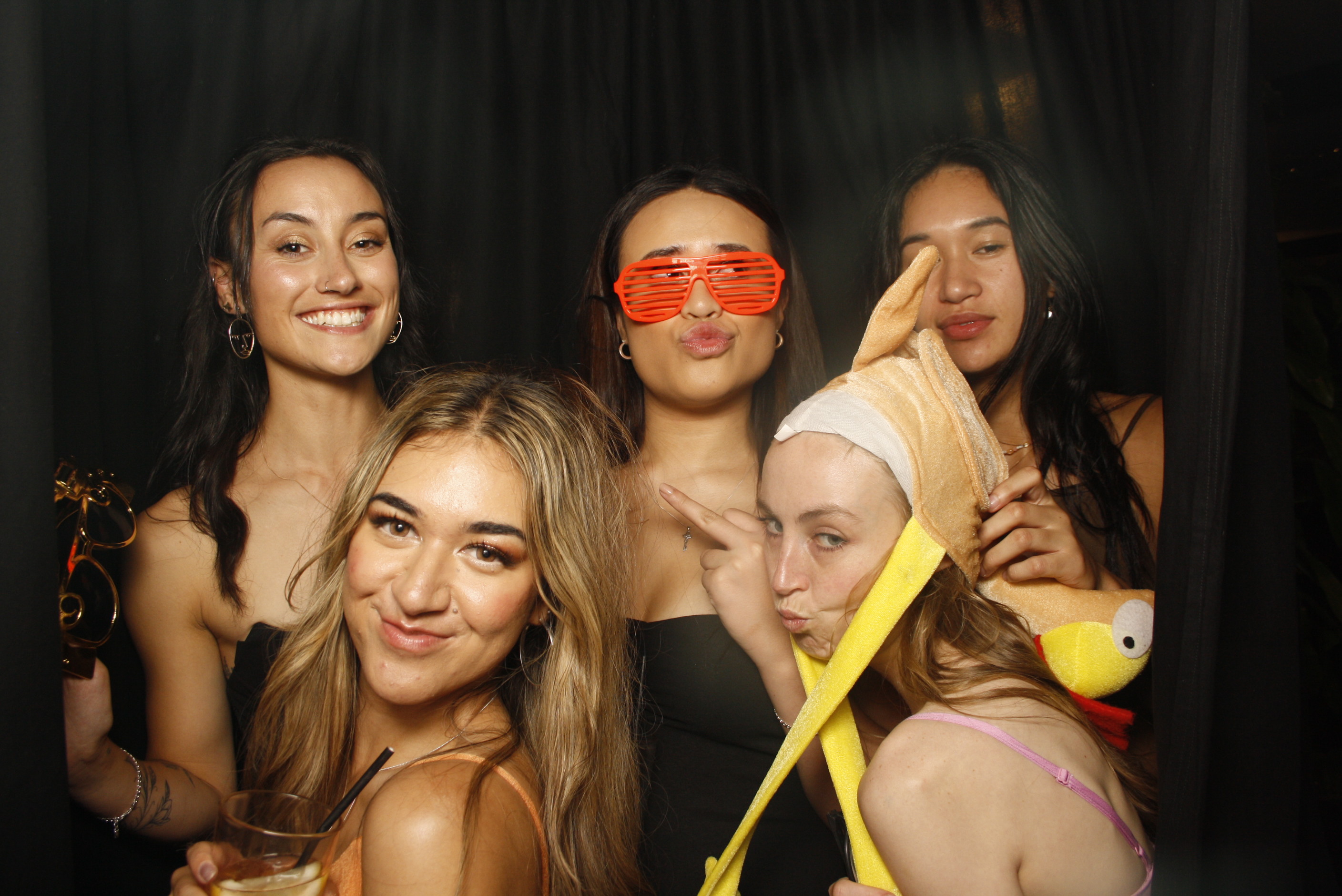 A Christmas (21st) Party 2022 | View more photos from the event at wgtngallery.classicphotobooths.co.nz/u/wgtncpbgallery/A-Christmas-21st-Party-2022