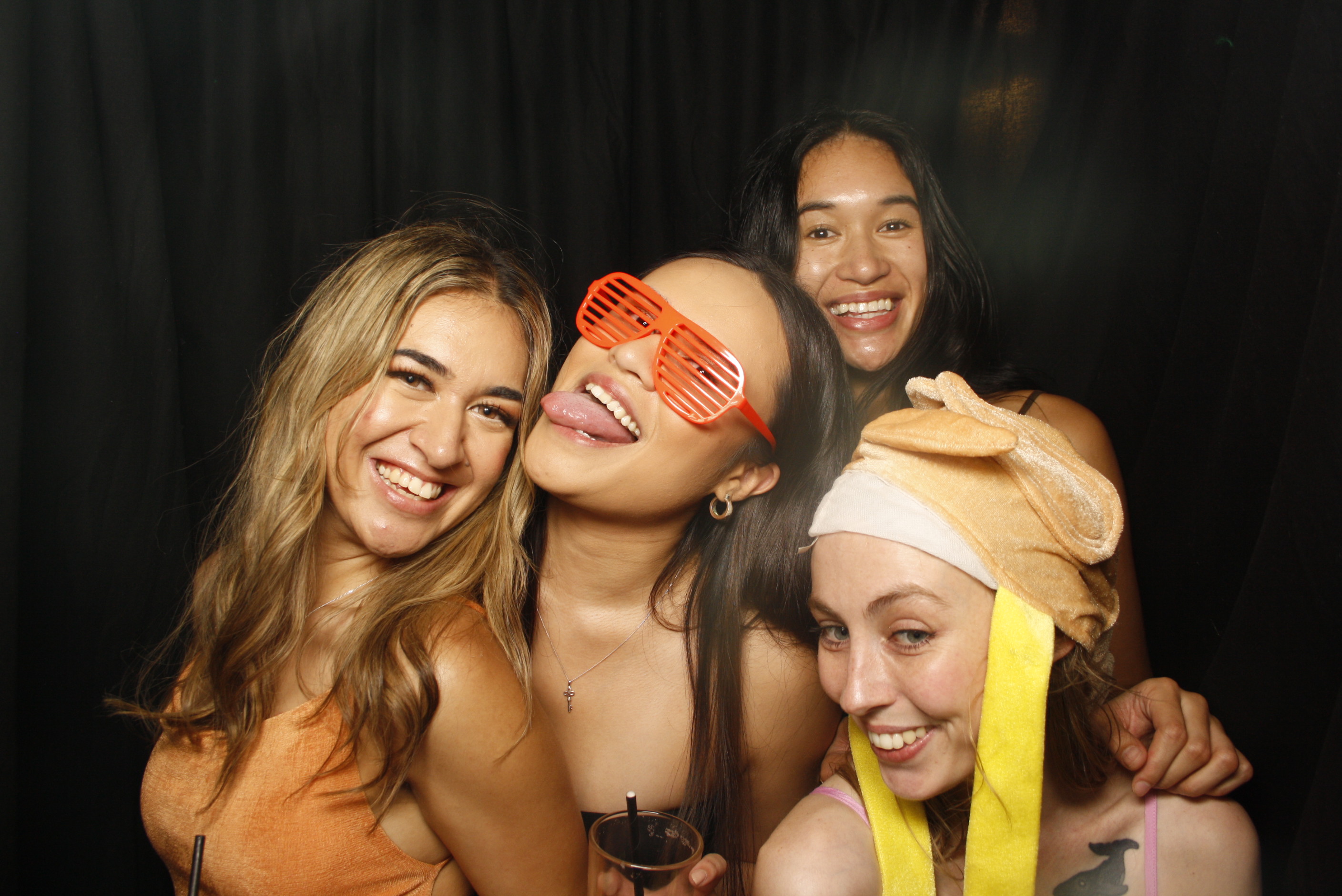 A Christmas (21st) Party 2022 | View more photos from the event at wgtngallery.classicphotobooths.co.nz/u/wgtncpbgallery/A-Christmas-21st-Party-2022