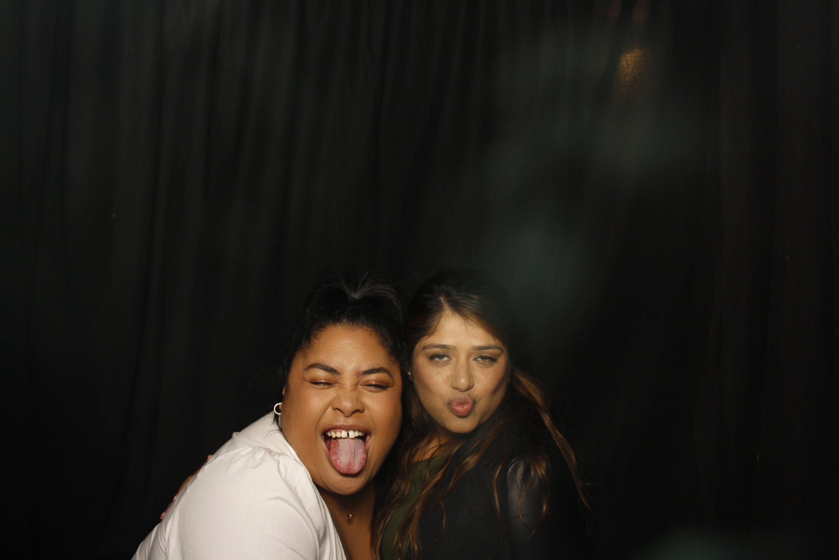 A Christmas (21st) Party 2022 | View more photos from the event at wgtngallery.classicphotobooths.co.nz/u/wgtncpbgallery/A-Christmas-21st-Party-2022