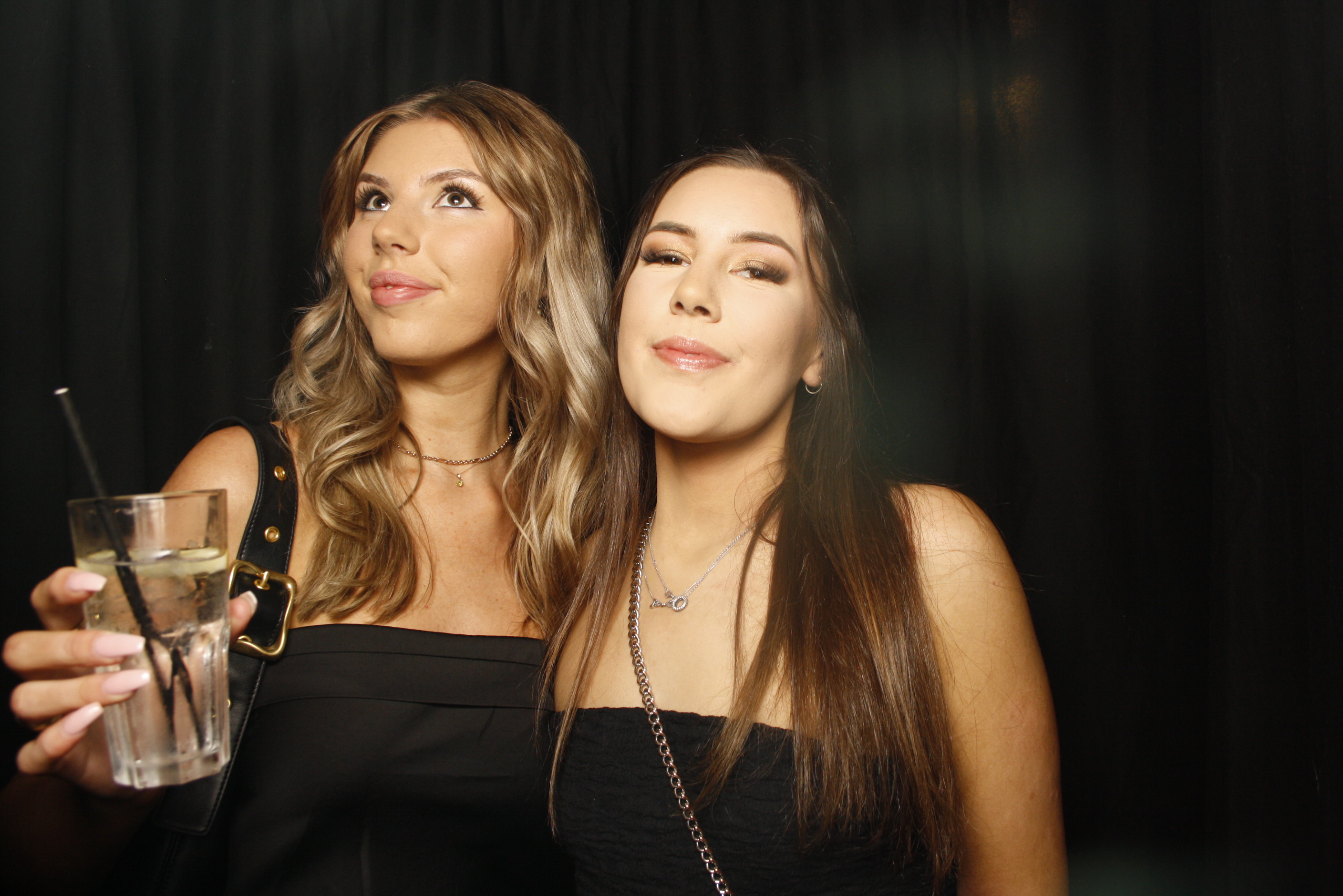 A Christmas (21st) Party 2022 | View more photos from the event at wgtngallery.classicphotobooths.co.nz/u/wgtncpbgallery/A-Christmas-21st-Party-2022