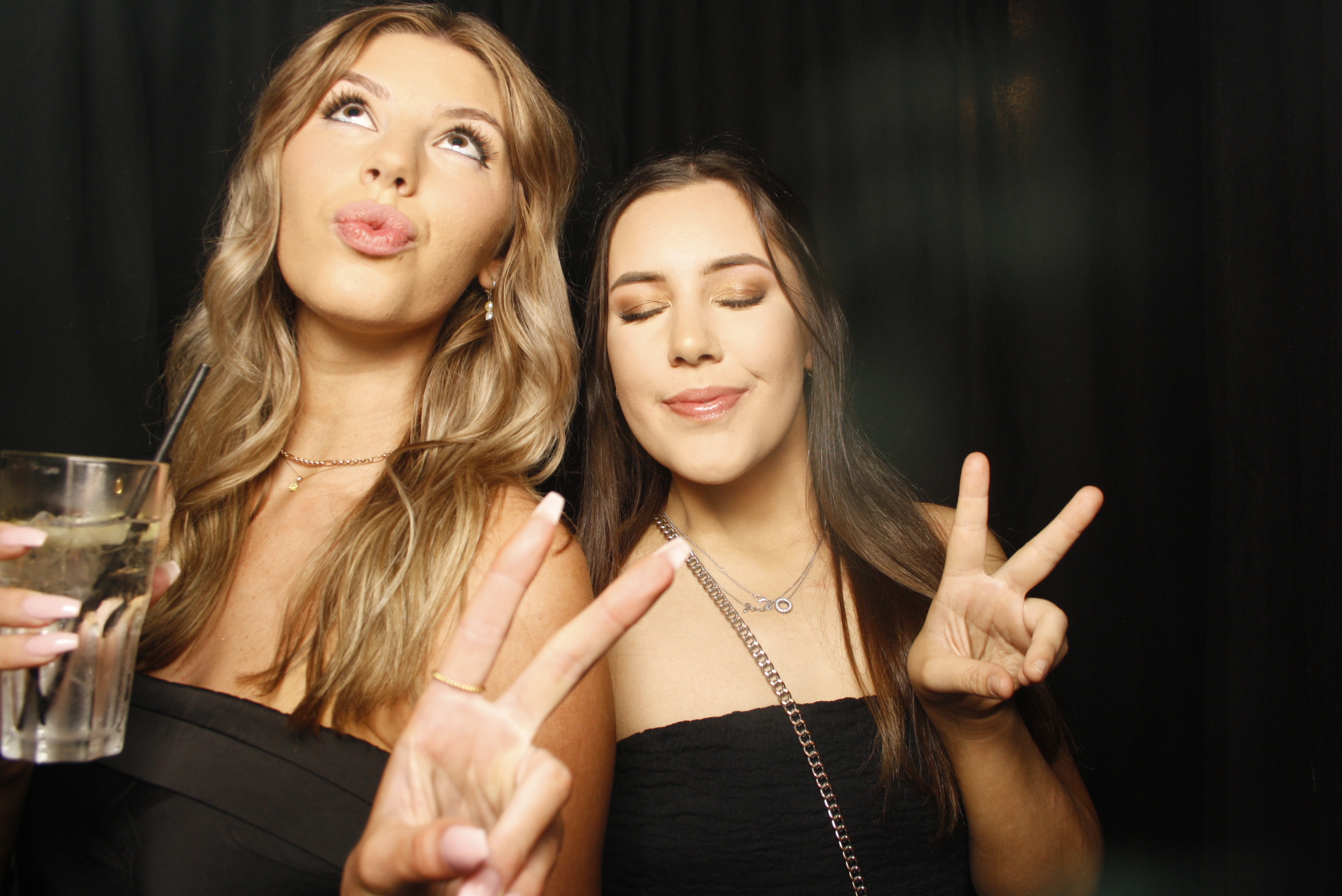 A Christmas (21st) Party 2022 | View more photos from the event at wgtngallery.classicphotobooths.co.nz/u/wgtncpbgallery/A-Christmas-21st-Party-2022