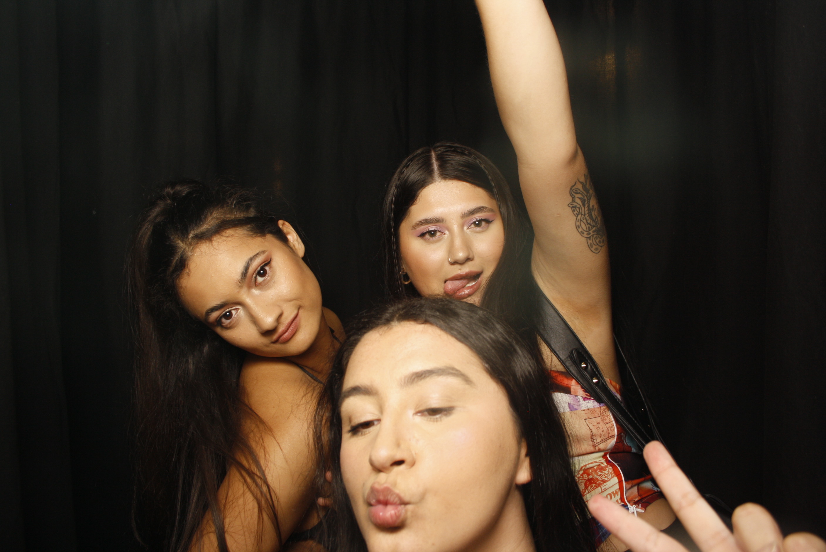 A Christmas (21st) Party 2022 | View more photos from the event at wgtngallery.classicphotobooths.co.nz/u/wgtncpbgallery/A-Christmas-21st-Party-2022