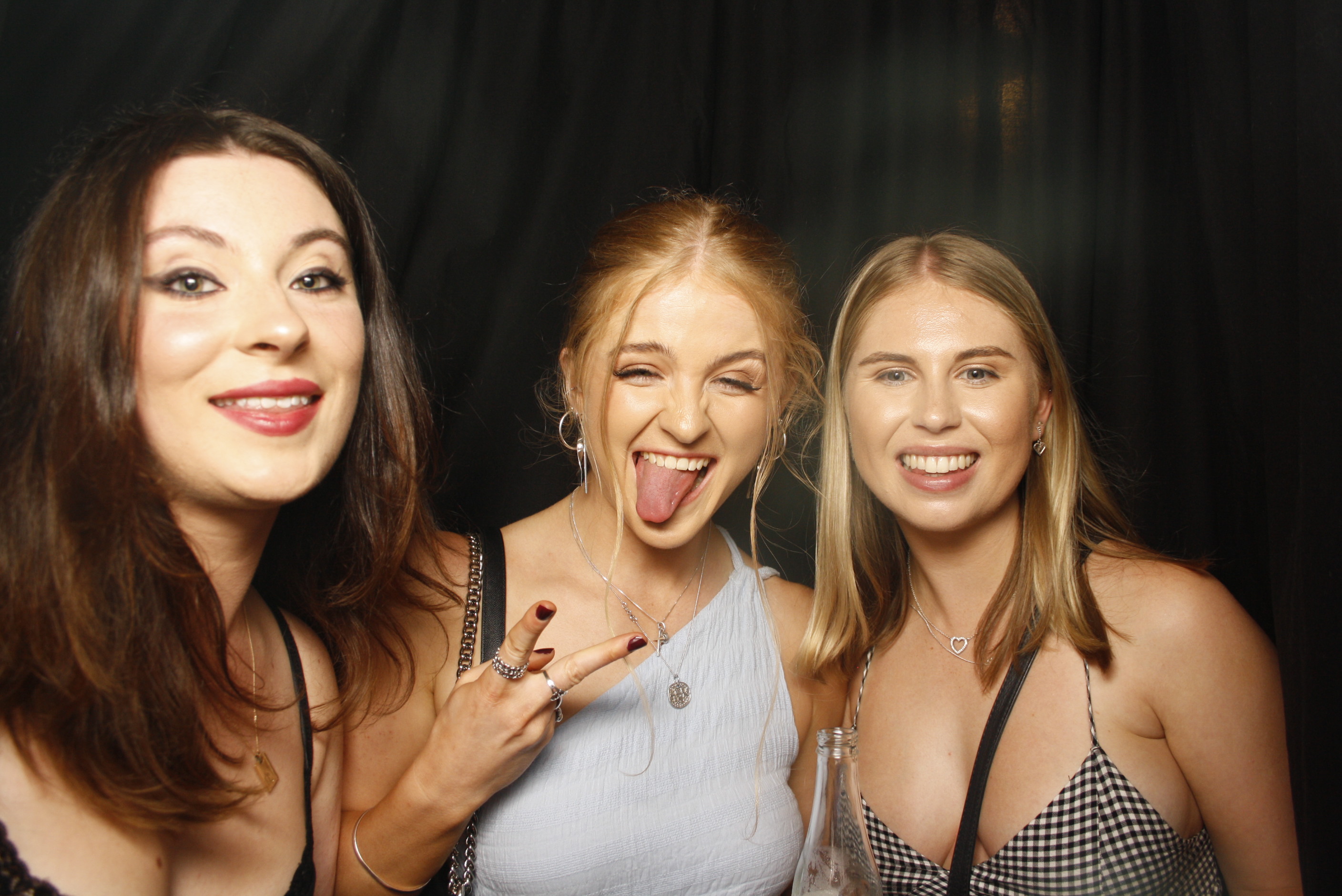 A Christmas (21st) Party 2022 | View more photos from the event at wgtngallery.classicphotobooths.co.nz/u/wgtncpbgallery/A-Christmas-21st-Party-2022