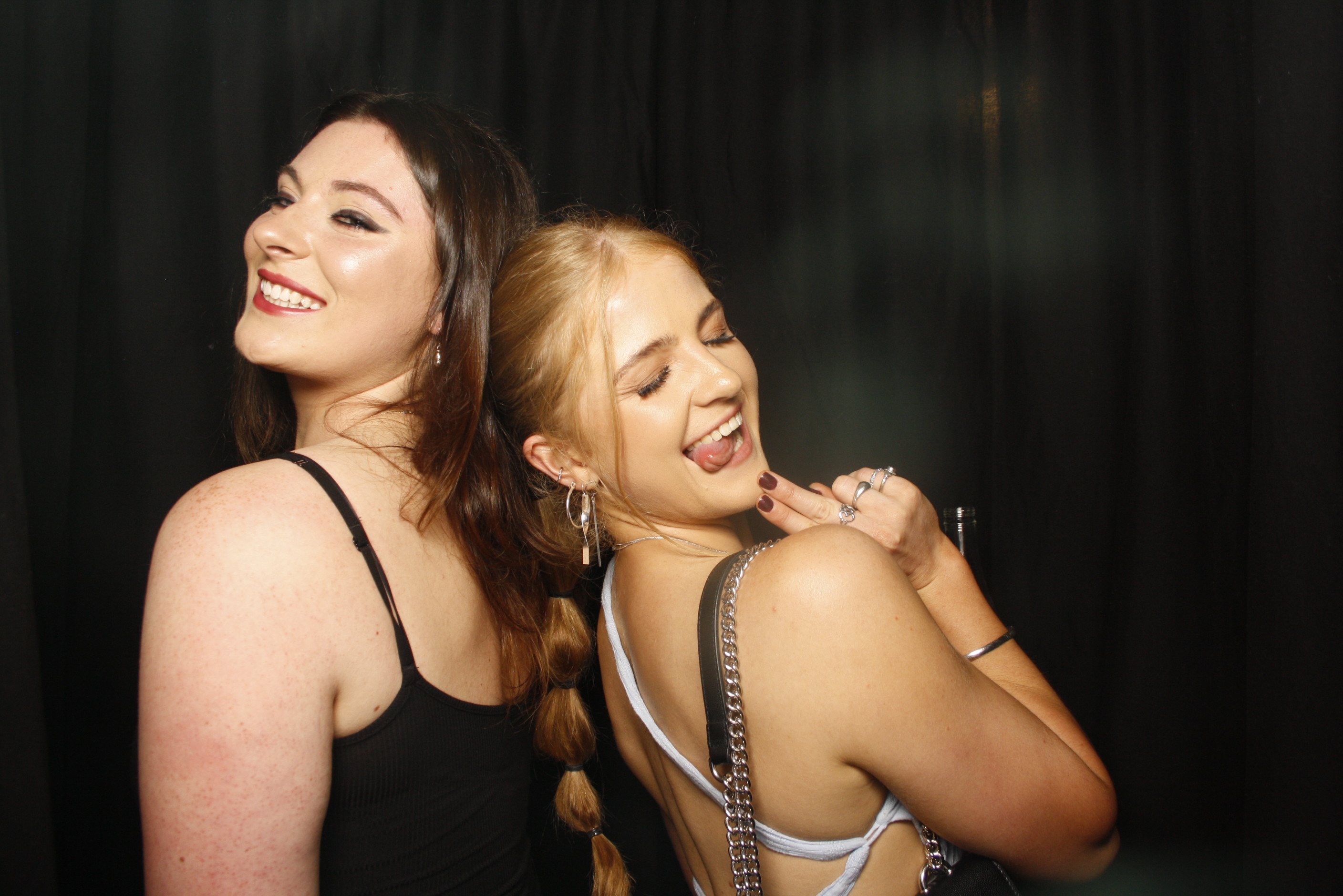 A Christmas (21st) Party 2022 | View more photos from the event at wgtngallery.classicphotobooths.co.nz/u/wgtncpbgallery/A-Christmas-21st-Party-2022