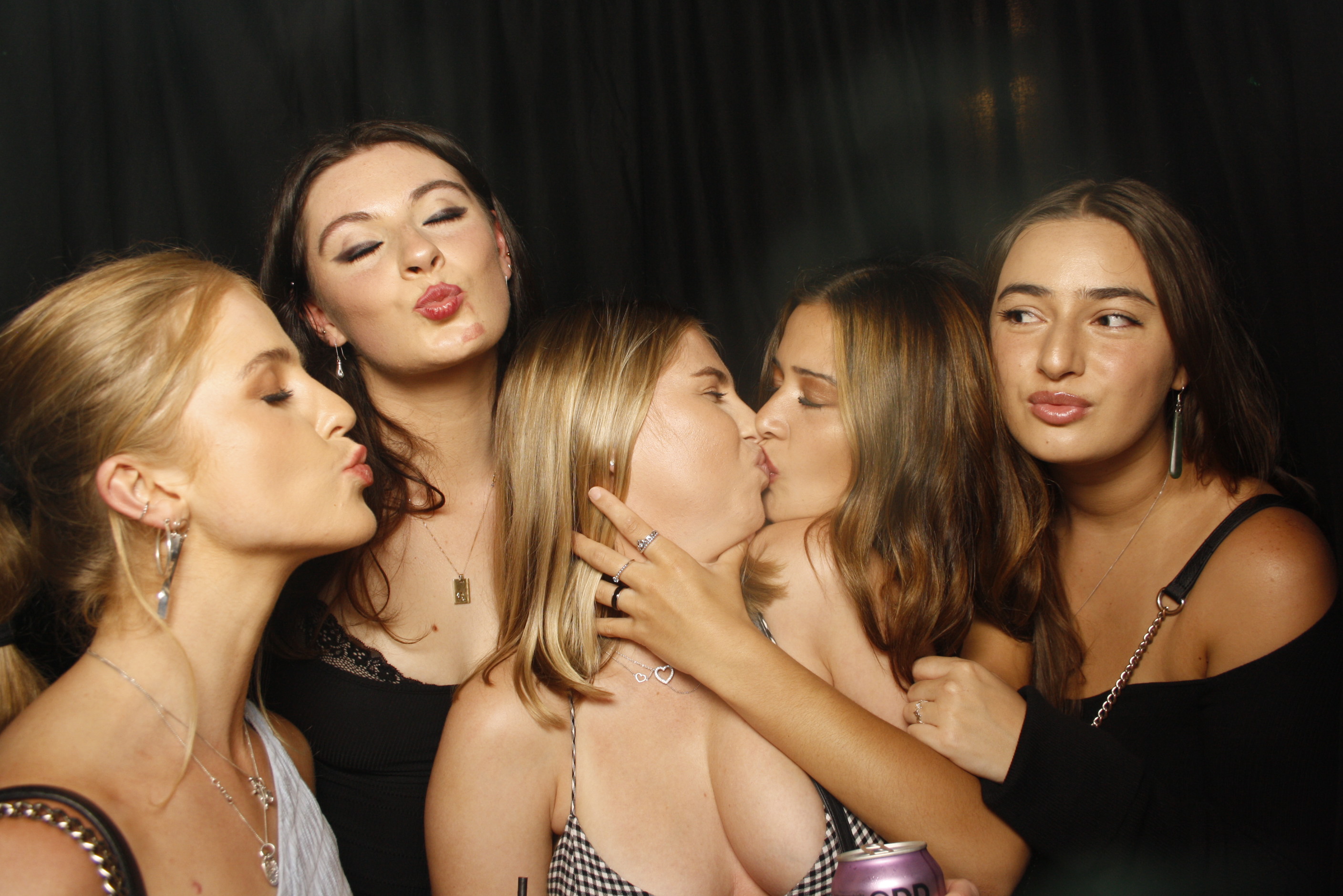 A Christmas (21st) Party 2022 | View more photos from the event at wgtngallery.classicphotobooths.co.nz/u/wgtncpbgallery/A-Christmas-21st-Party-2022