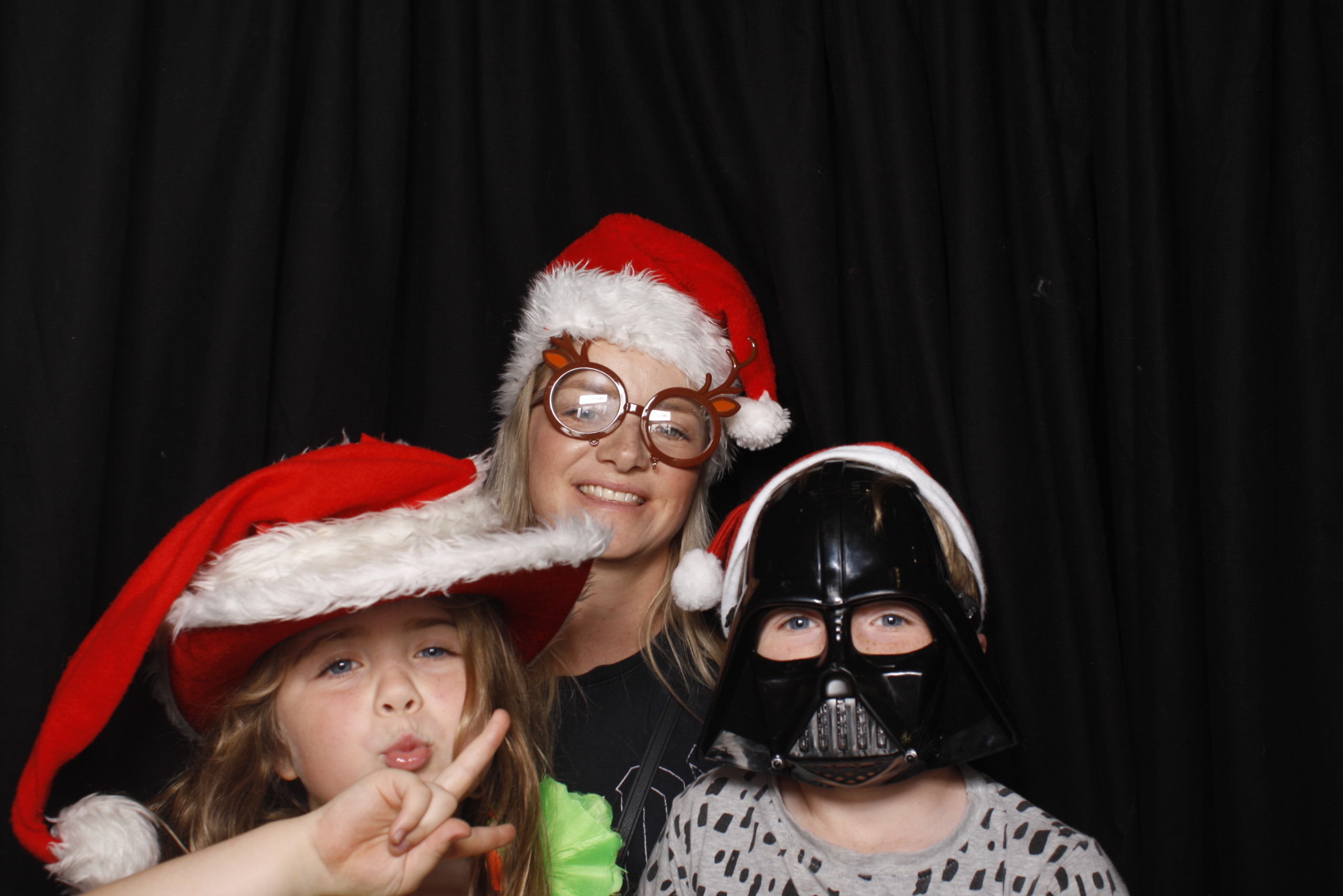 Bunnings - Palmerston North: 17 Dec 2022 | View more photos from the event at wgtngallery.classicphotobooths.co.nz/u/wgtncpbgallery/Bunnings-Palmerston-North-17-Dec-2022