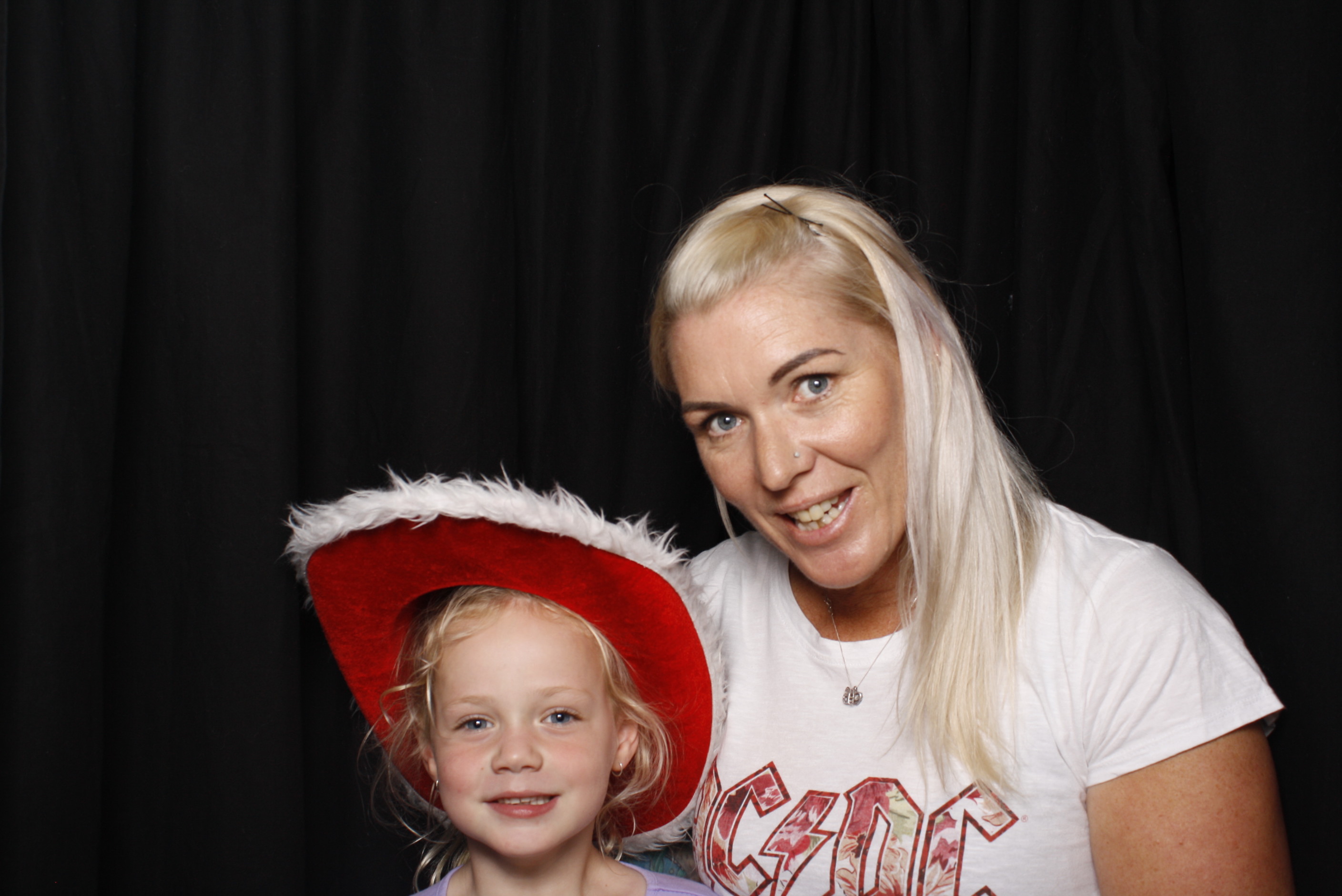 Bunnings - Palmerston North: 17 Dec 2022 | View more photos from the event at wgtngallery.classicphotobooths.co.nz/u/wgtncpbgallery/Bunnings-Palmerston-North-17-Dec-2022