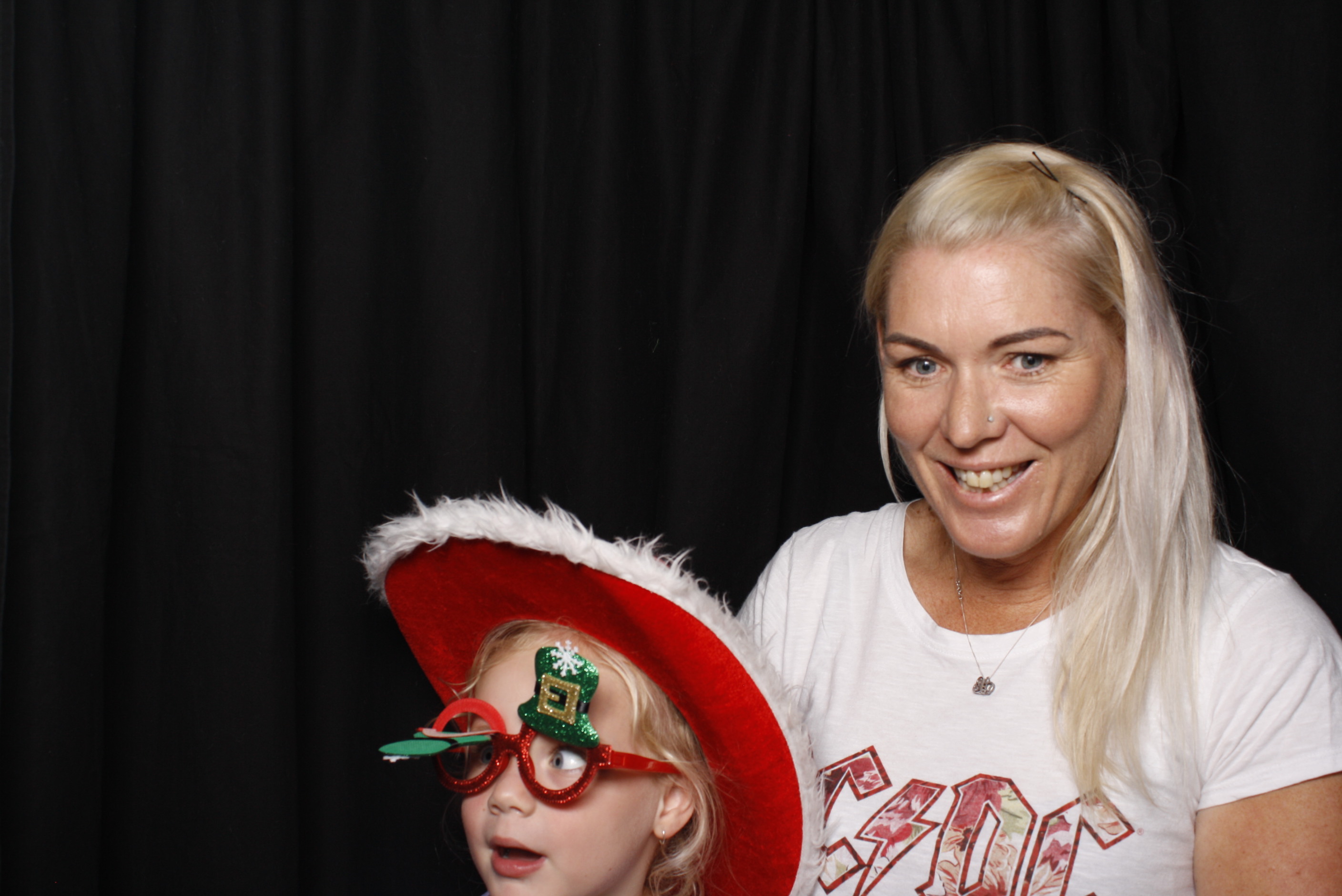 Bunnings - Palmerston North: 17 Dec 2022 | View more photos from the event at wgtngallery.classicphotobooths.co.nz/u/wgtncpbgallery/Bunnings-Palmerston-North-17-Dec-2022