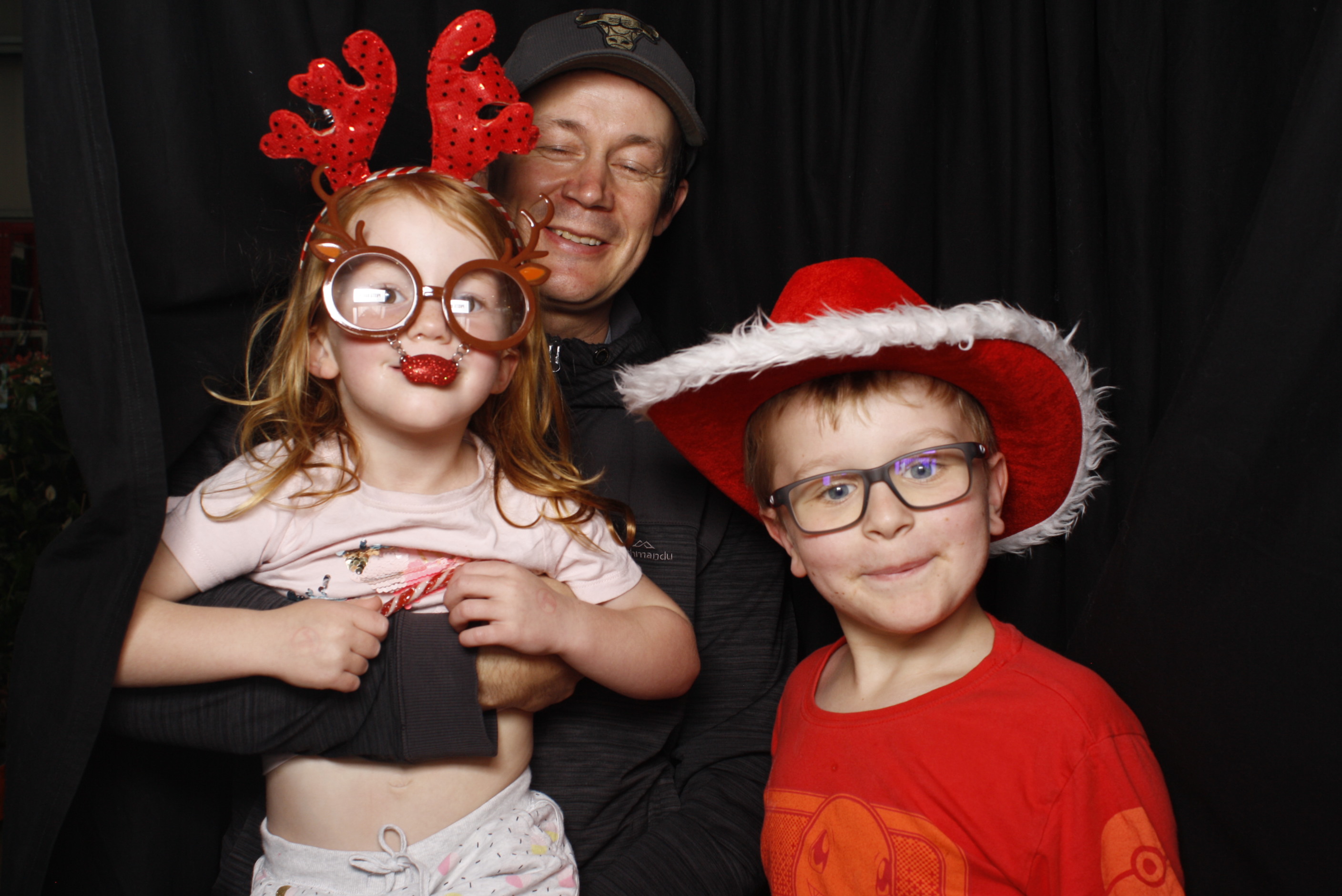 Bunnings - Palmerston North: 17 Dec 2022 | View more photos from the event at wgtngallery.classicphotobooths.co.nz/u/wgtncpbgallery/Bunnings-Palmerston-North-17-Dec-2022