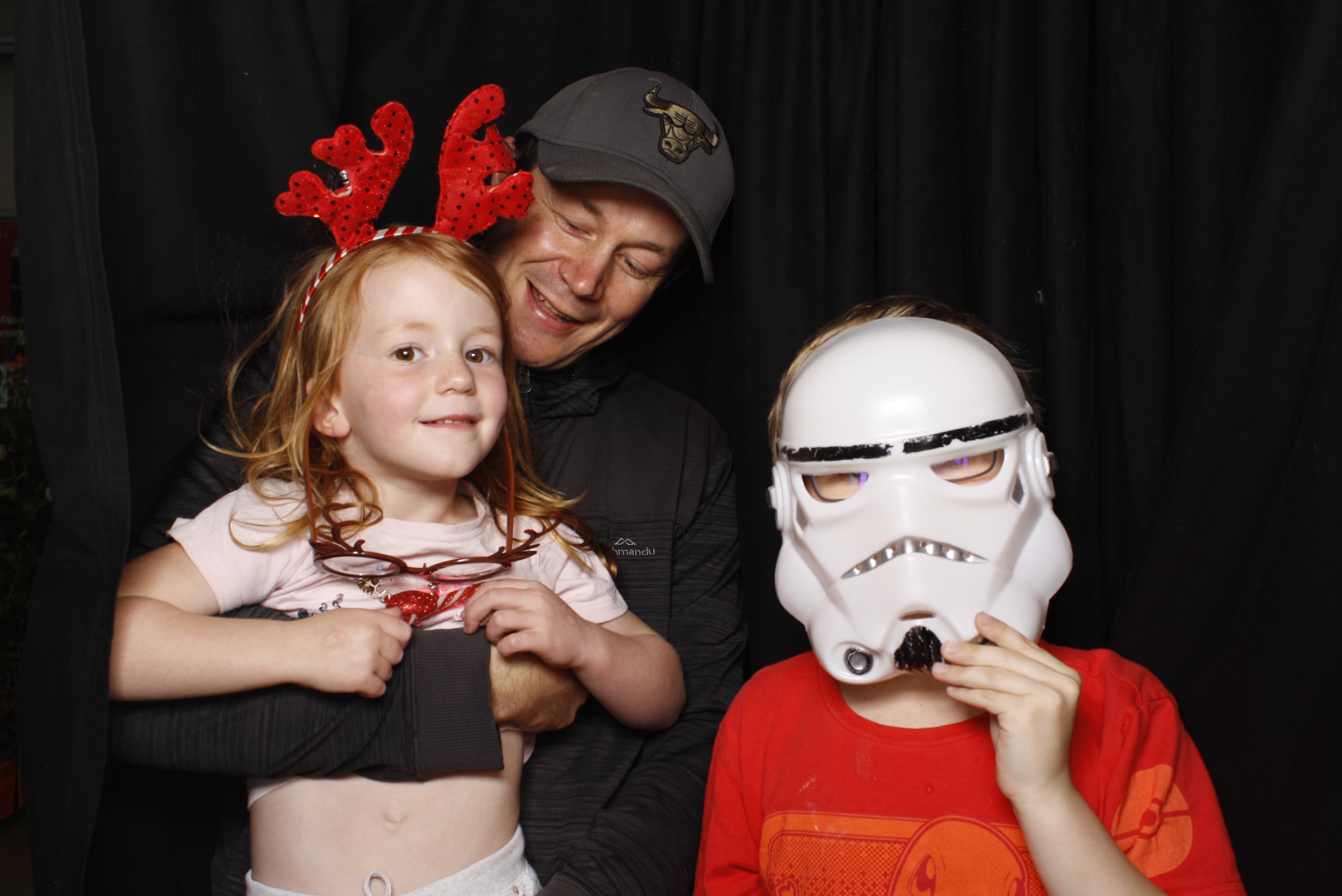 Bunnings - Palmerston North: 17 Dec 2022 | View more photos from the event at wgtngallery.classicphotobooths.co.nz/u/wgtncpbgallery/Bunnings-Palmerston-North-17-Dec-2022