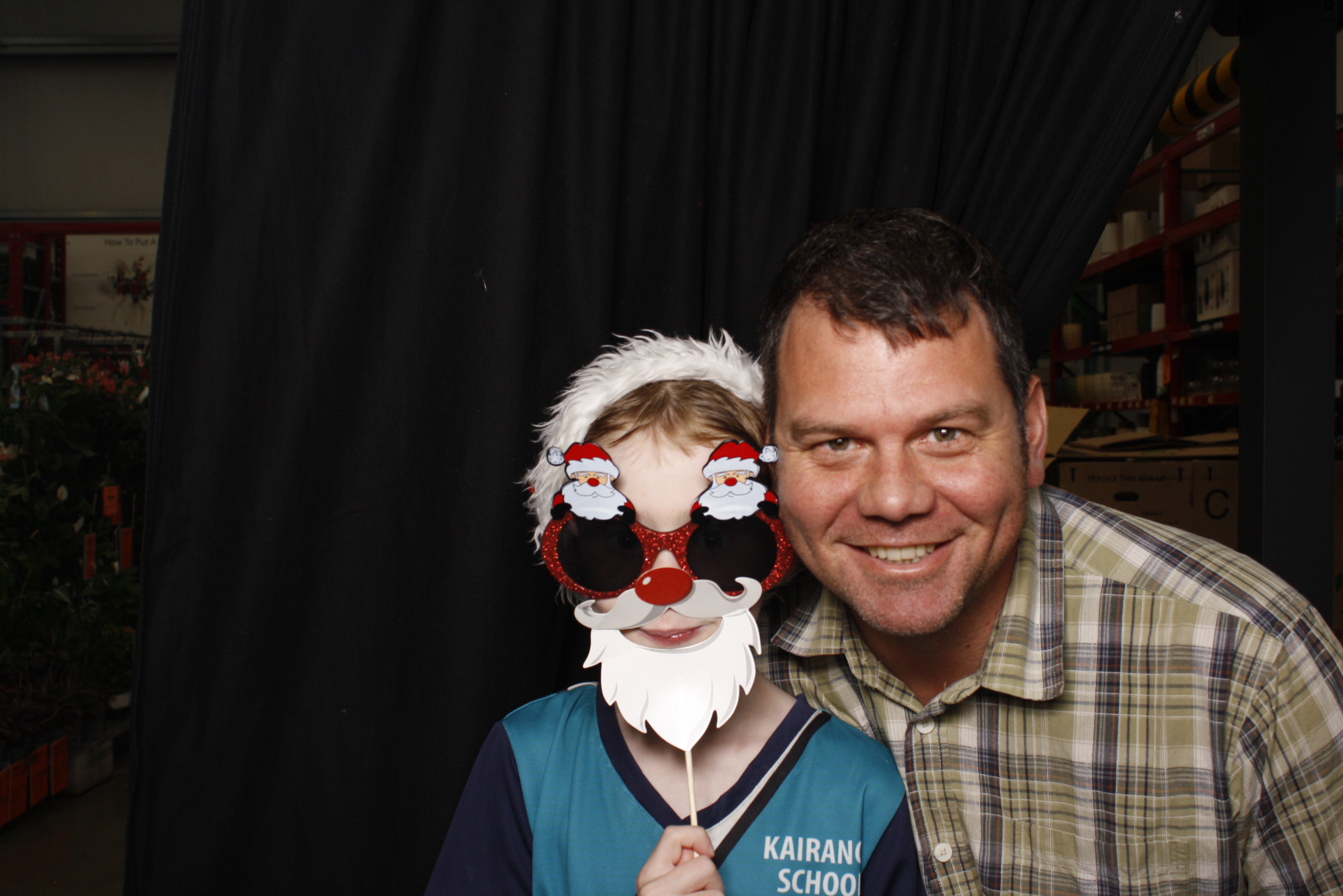 Bunnings - Palmerston North: 17 Dec 2022 | View more photos from the event at wgtngallery.classicphotobooths.co.nz/u/wgtncpbgallery/Bunnings-Palmerston-North-17-Dec-2022