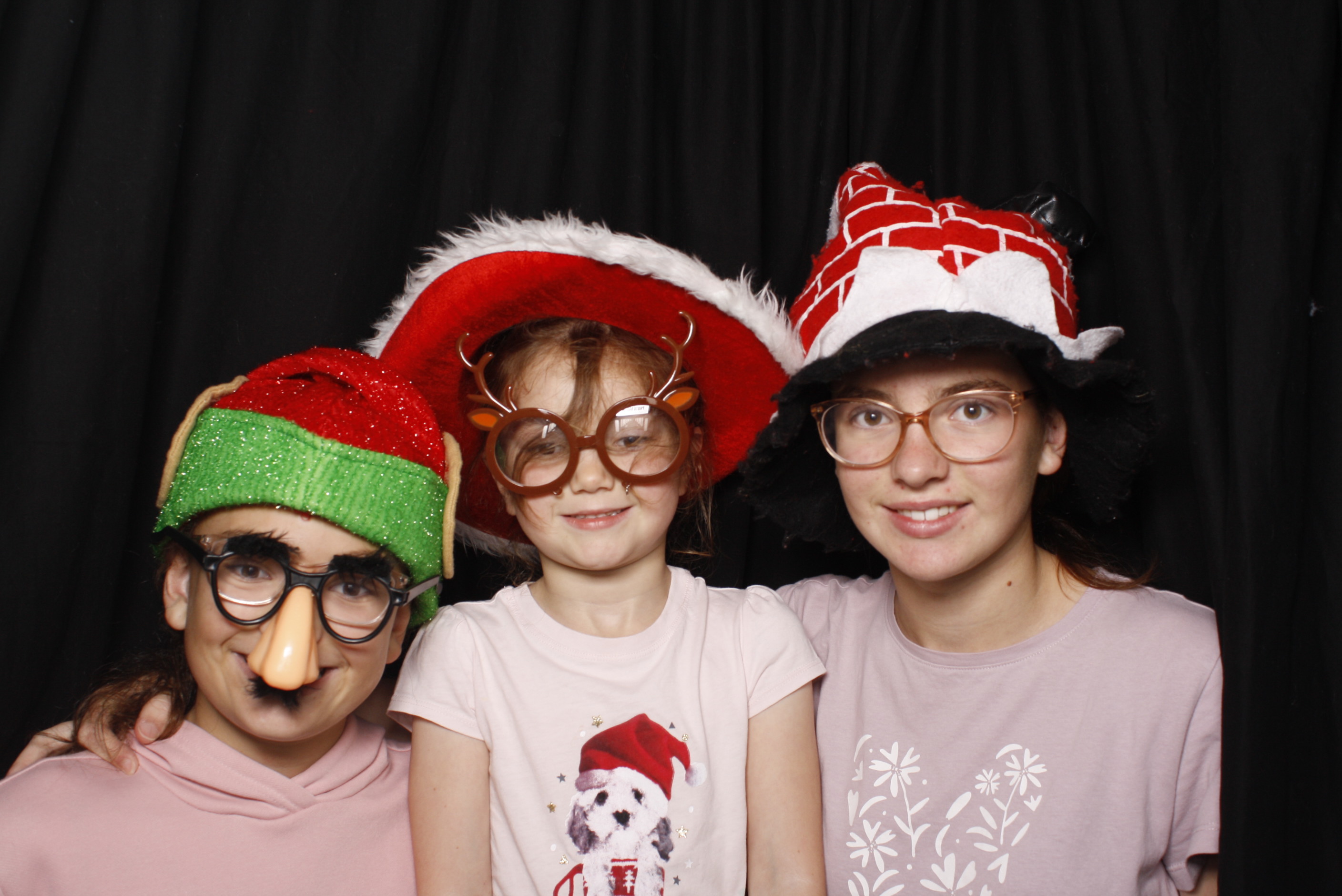 Bunnings - Palmerston North: 17 Dec 2022 | View more photos from the event at wgtngallery.classicphotobooths.co.nz/u/wgtncpbgallery/Bunnings-Palmerston-North-17-Dec-2022